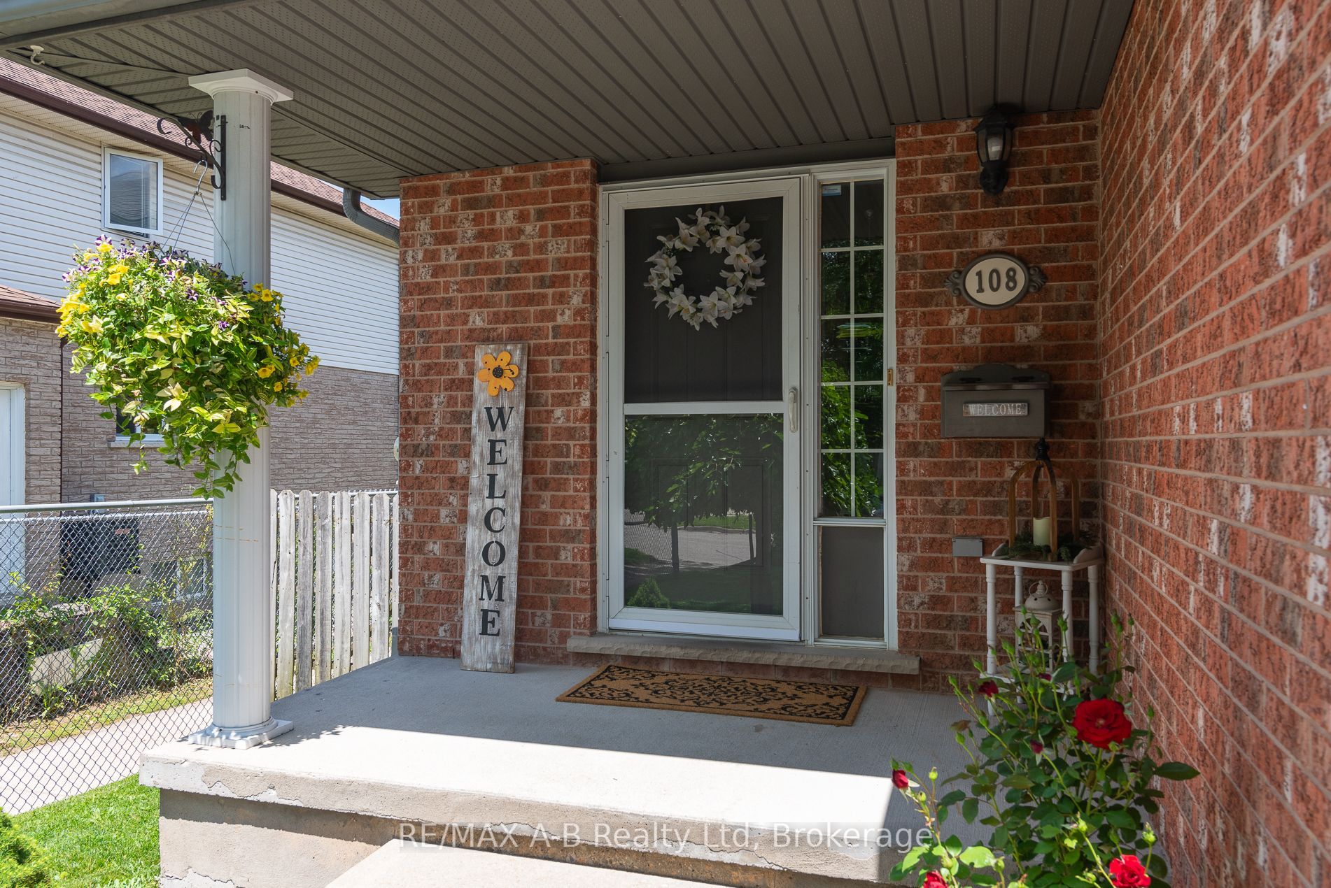 108 Walsh Crescent, Stratford, ON N5A 7X7 photo 3
