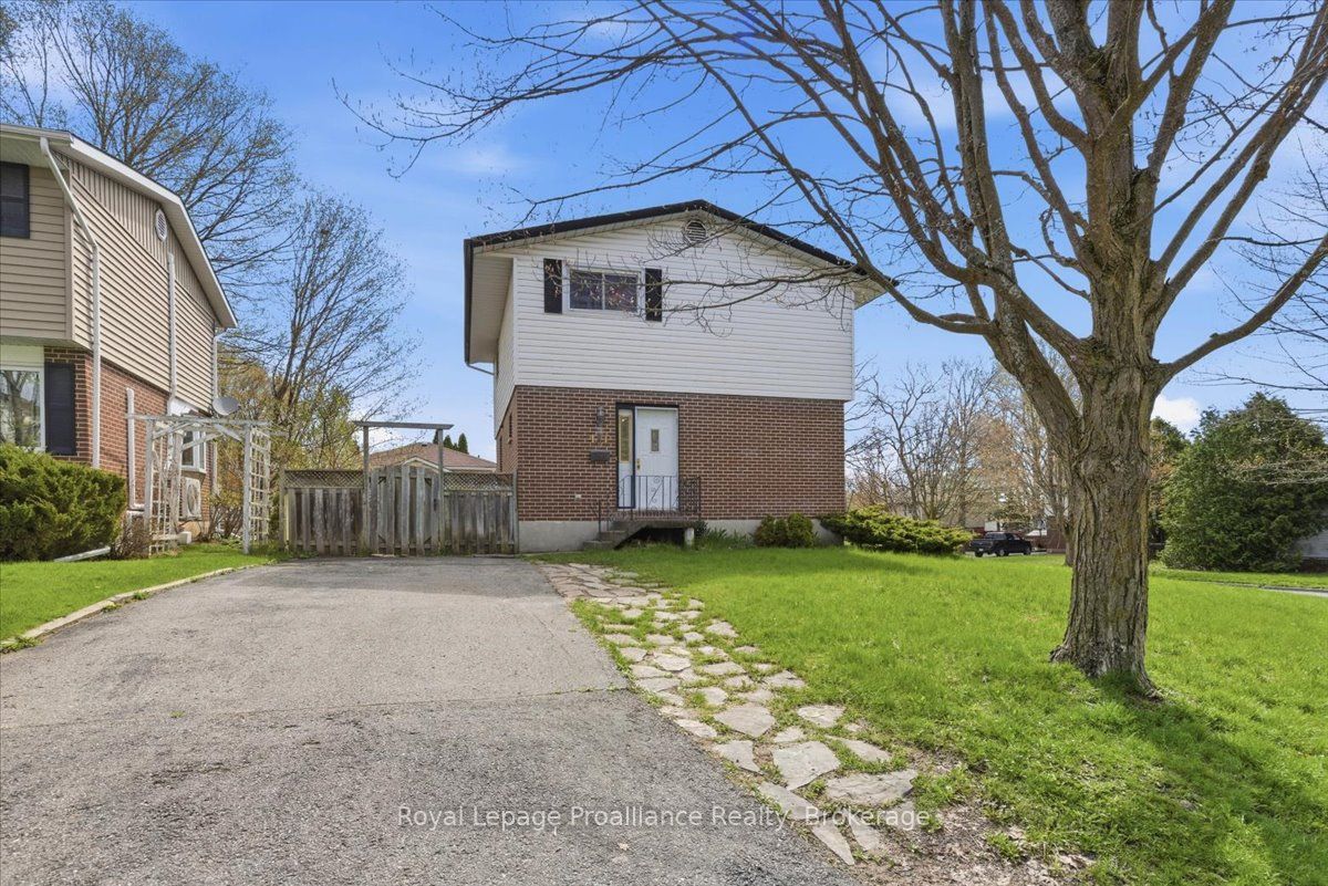 131 Prospect Hill, Quinte West, ON K8V 2V7 photo 2