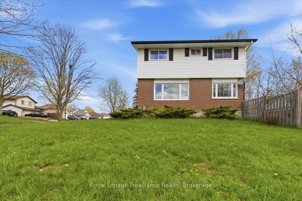 131 Prospect Hill, Quinte West, ON K8V 2V7 photo 4