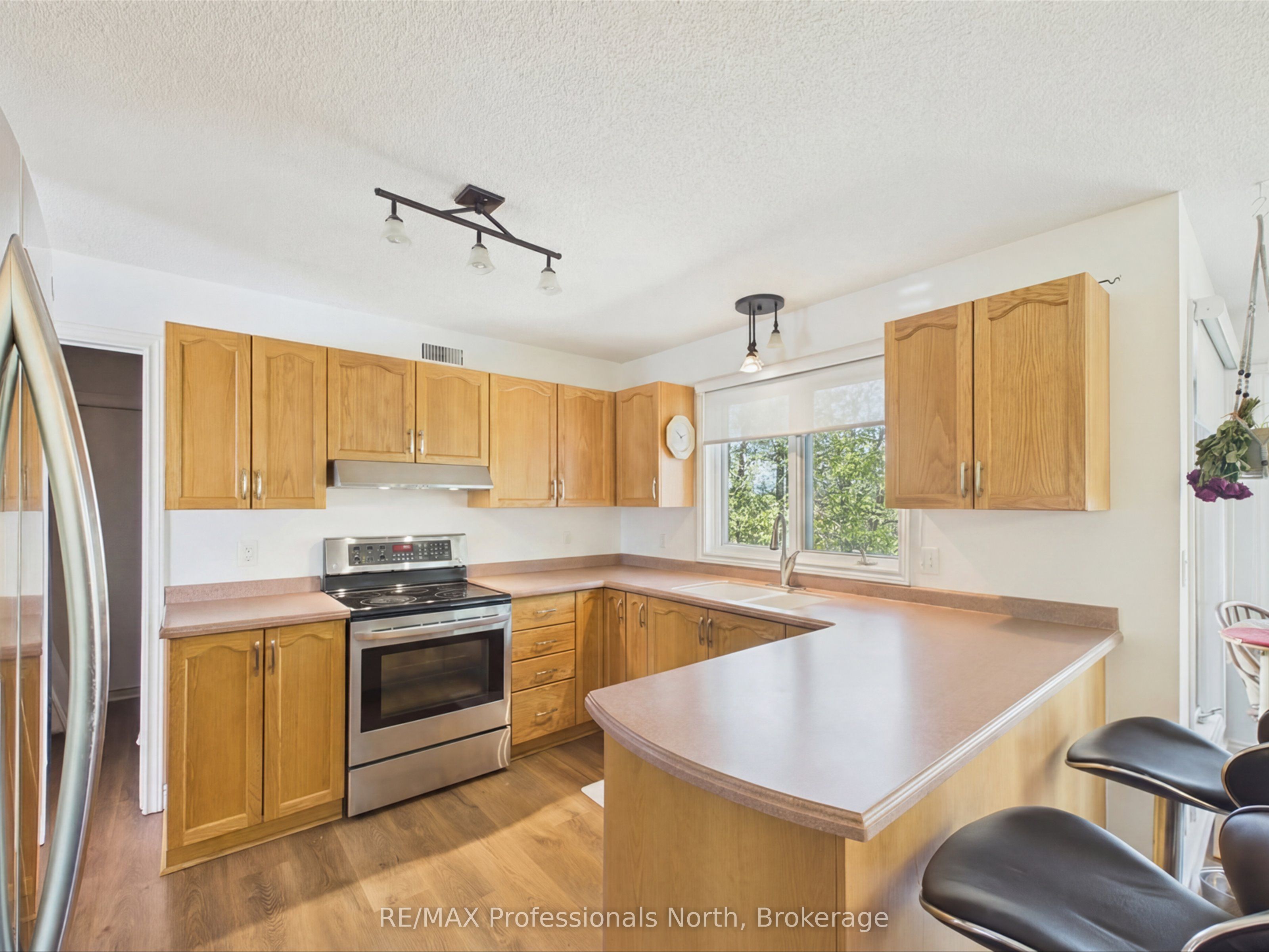 30 THE GRANITE BLUFF, Bracebridge, ON P1L 1L4 photo 3
