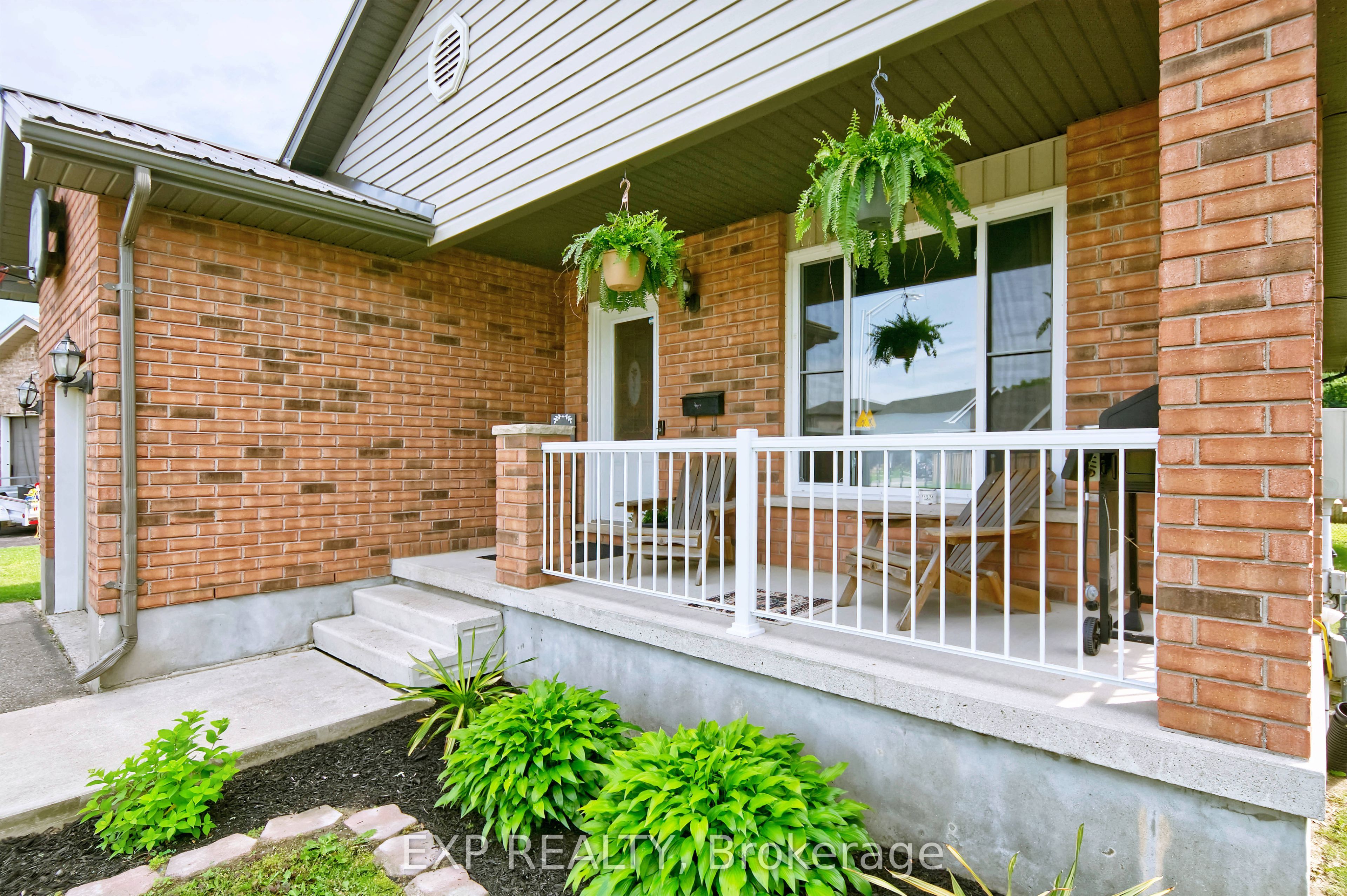 8 Rebecca Drive, Aylmer, ON N5H 3G4 photo 2