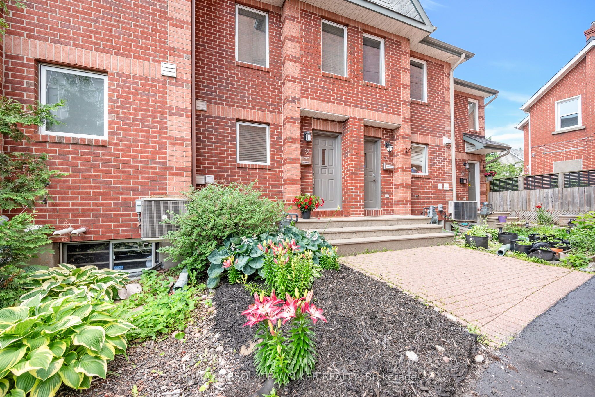 395 Bell Street 9, Dows Lake - Civic Hospital and Area, ON K1S 4K5