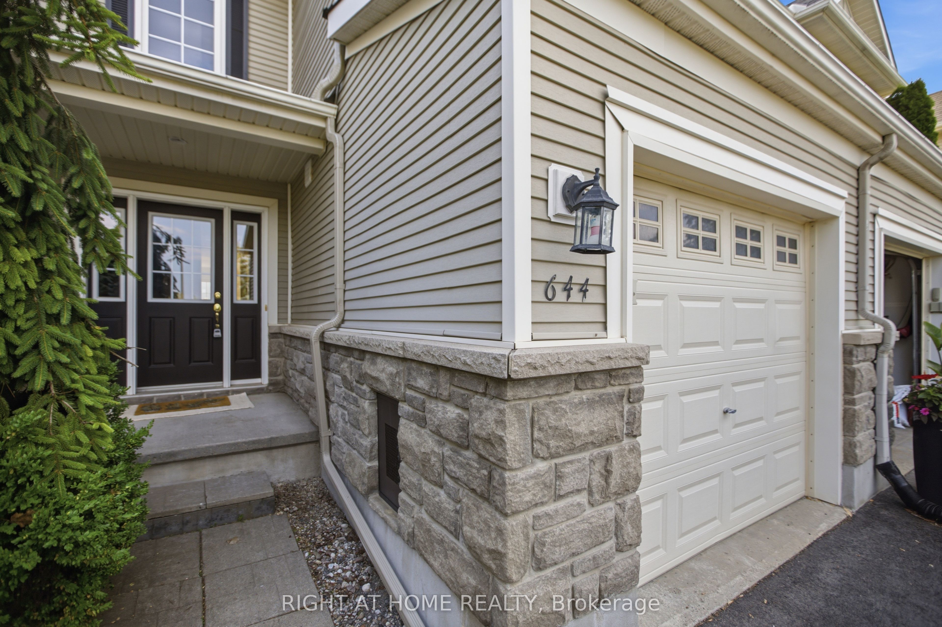 644 Kilbirnie Drive, Barrhaven, ON K2J 0G8 photo 2