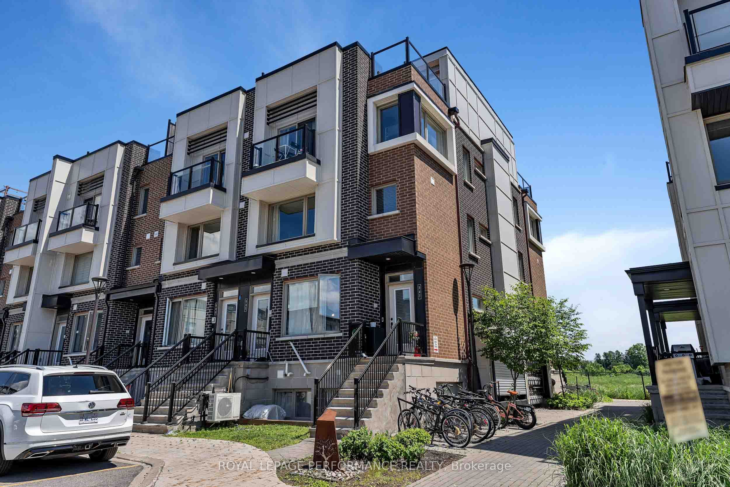 547 Ozawa Private, Manor Park - Cardinal Glen and Area, ON K1K 4Z8 photo 2