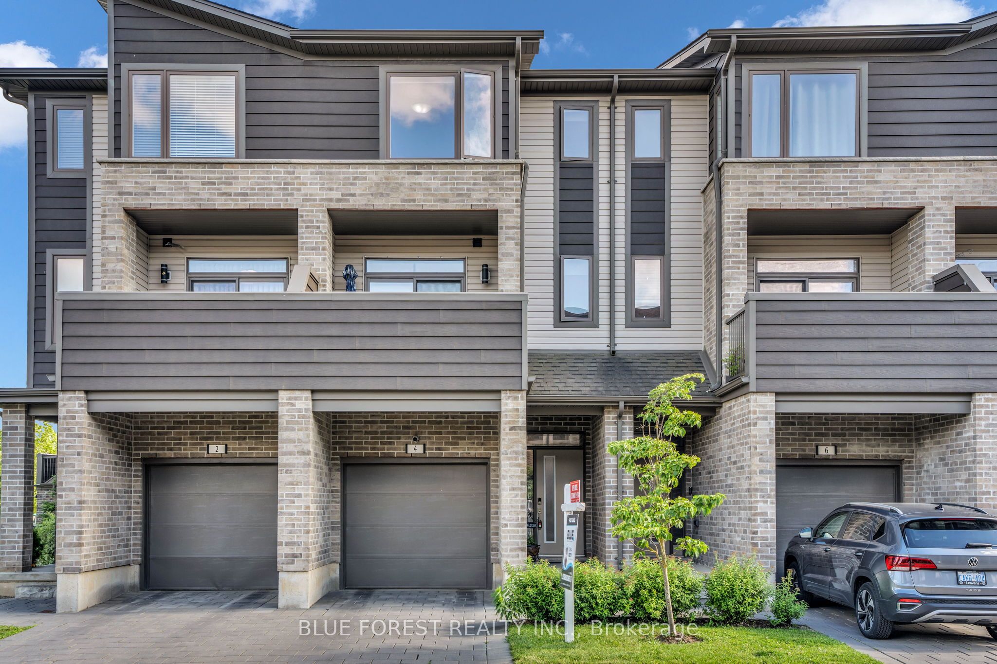 2070 Meadowgate Boulevard 4, London South, ON N6M 0H5