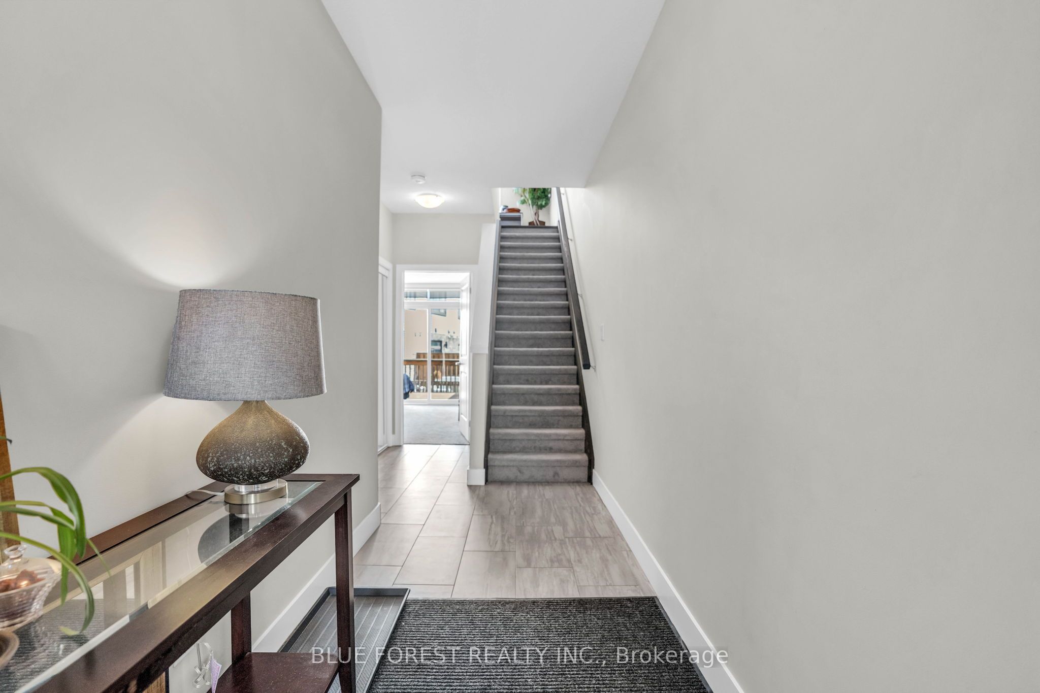 2070 Meadowgate Boulevard 4, London South, ON N6M 0H5 photo 2