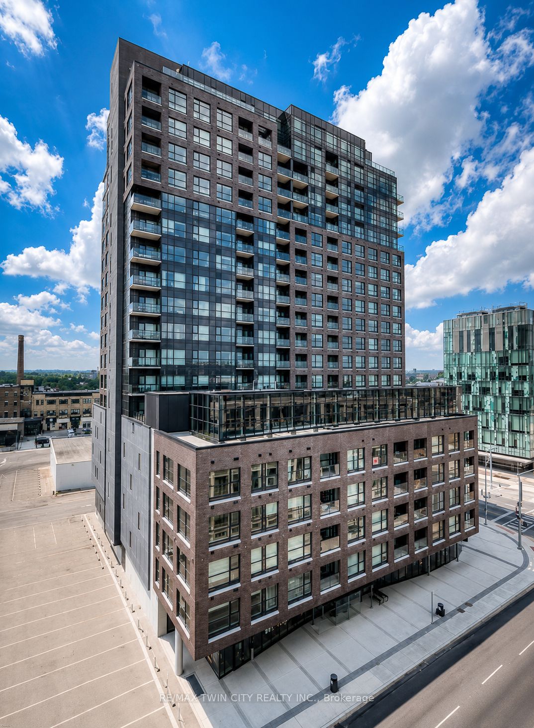 1 Victoria Street S 409, Kitchener, ON N2G 1G1 photo 2