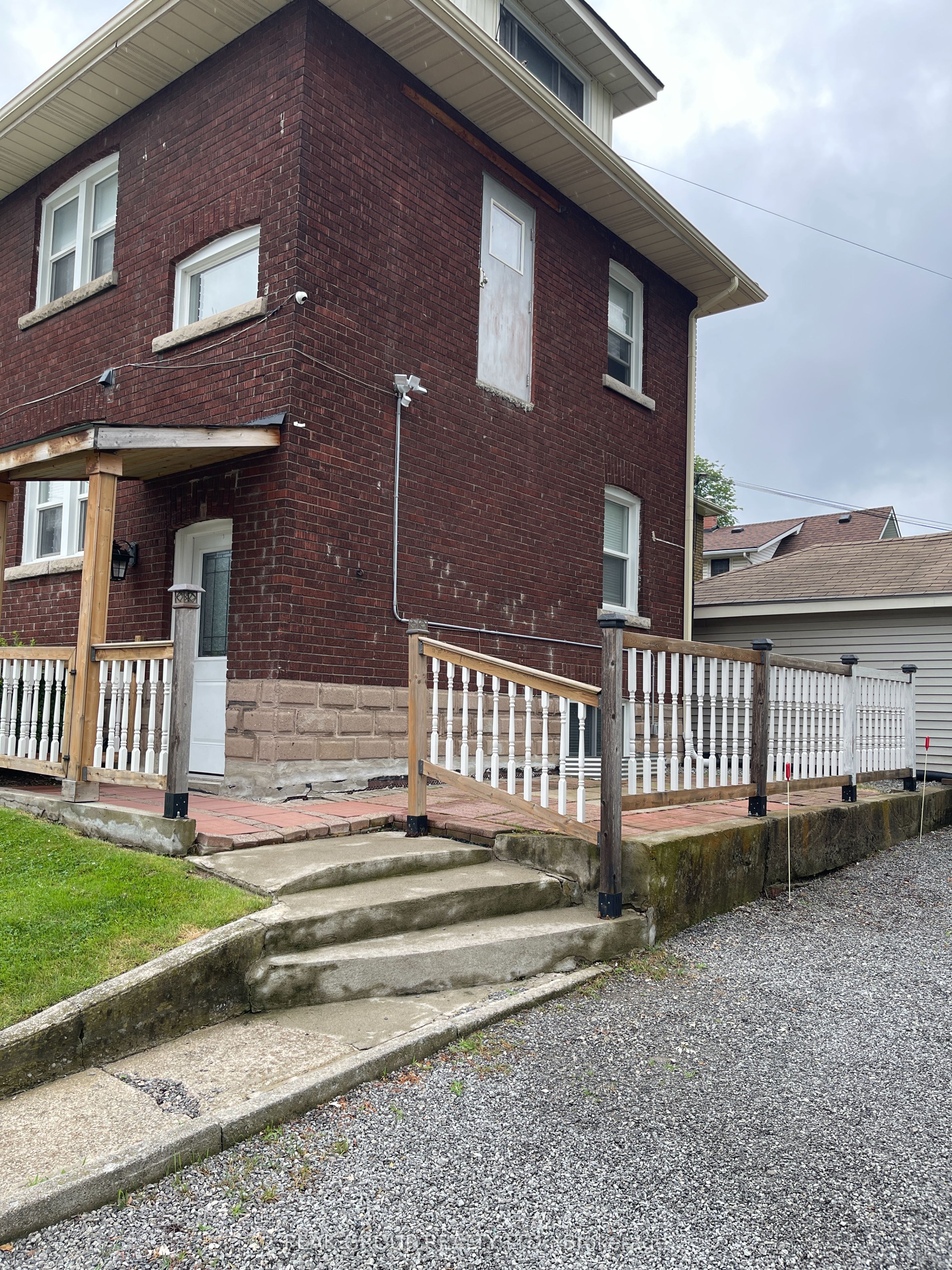 4961 Armoury Street Lower, Niagara Falls, ON L2G 7A2 photo 2