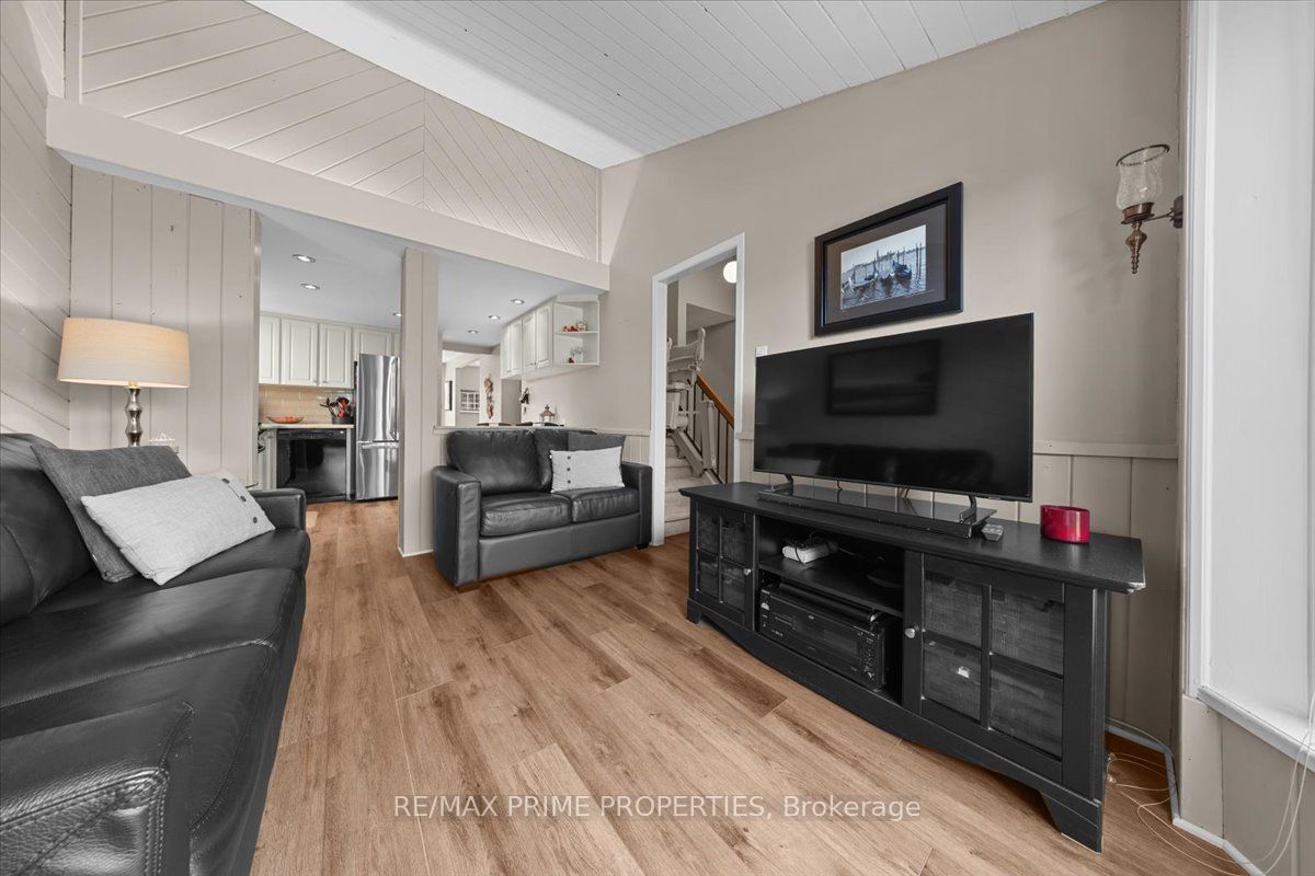 1085 Chateau Crescent, Orleans - Convent Glen and Area, ON K1C 2C9 photo 5