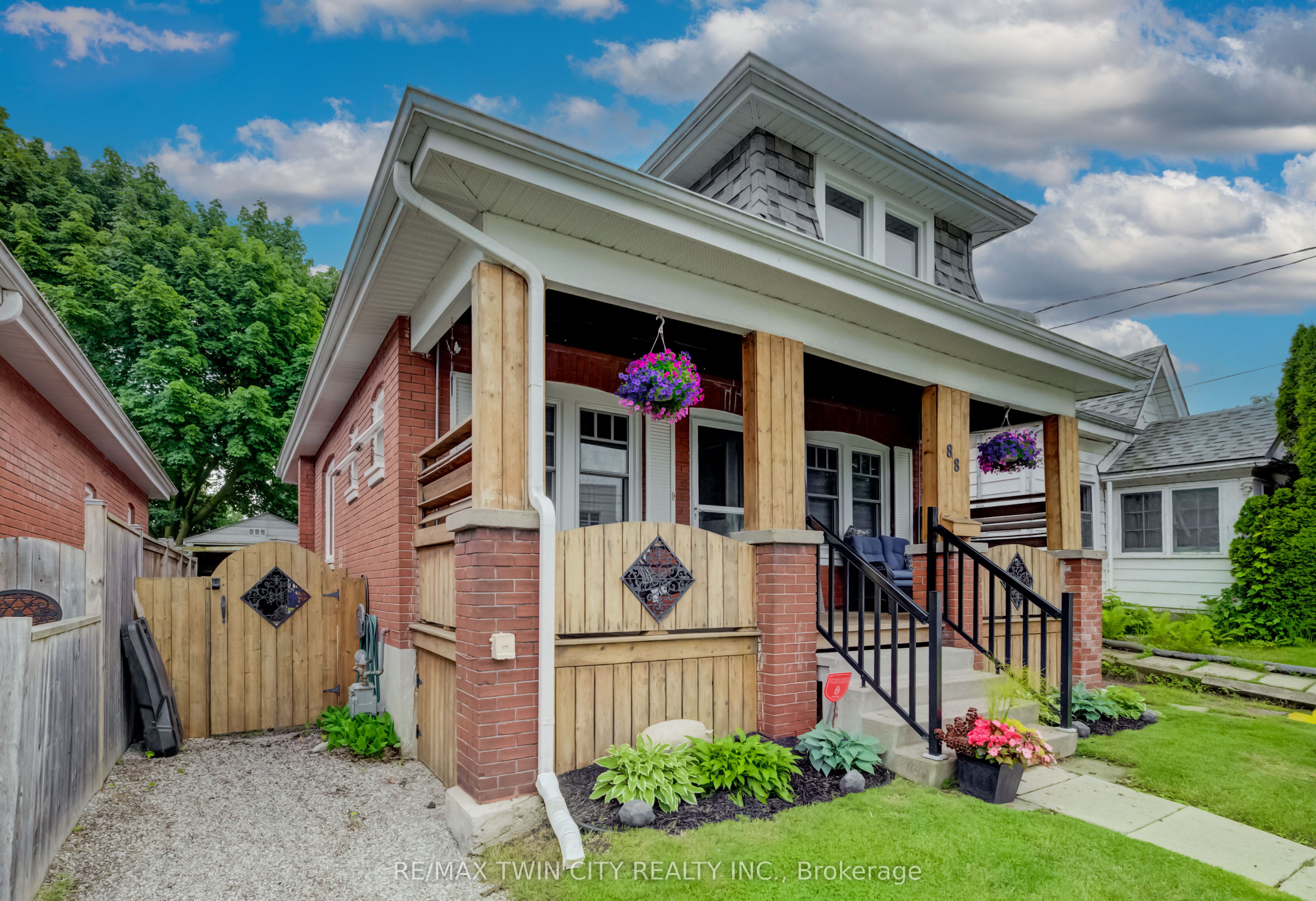 88 WALNUT Street, Brantford, ON N3T 1H4 photo 2