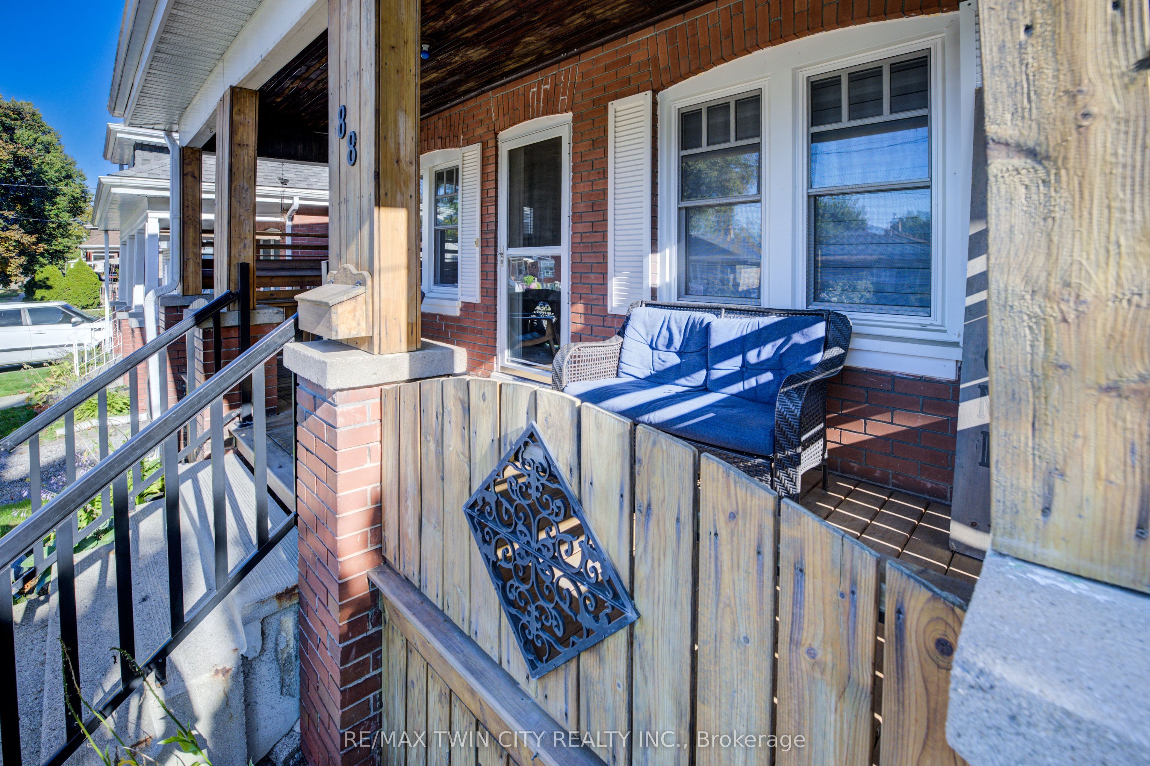 88 WALNUT Street, Brantford, ON N3T 1H4 photo 5