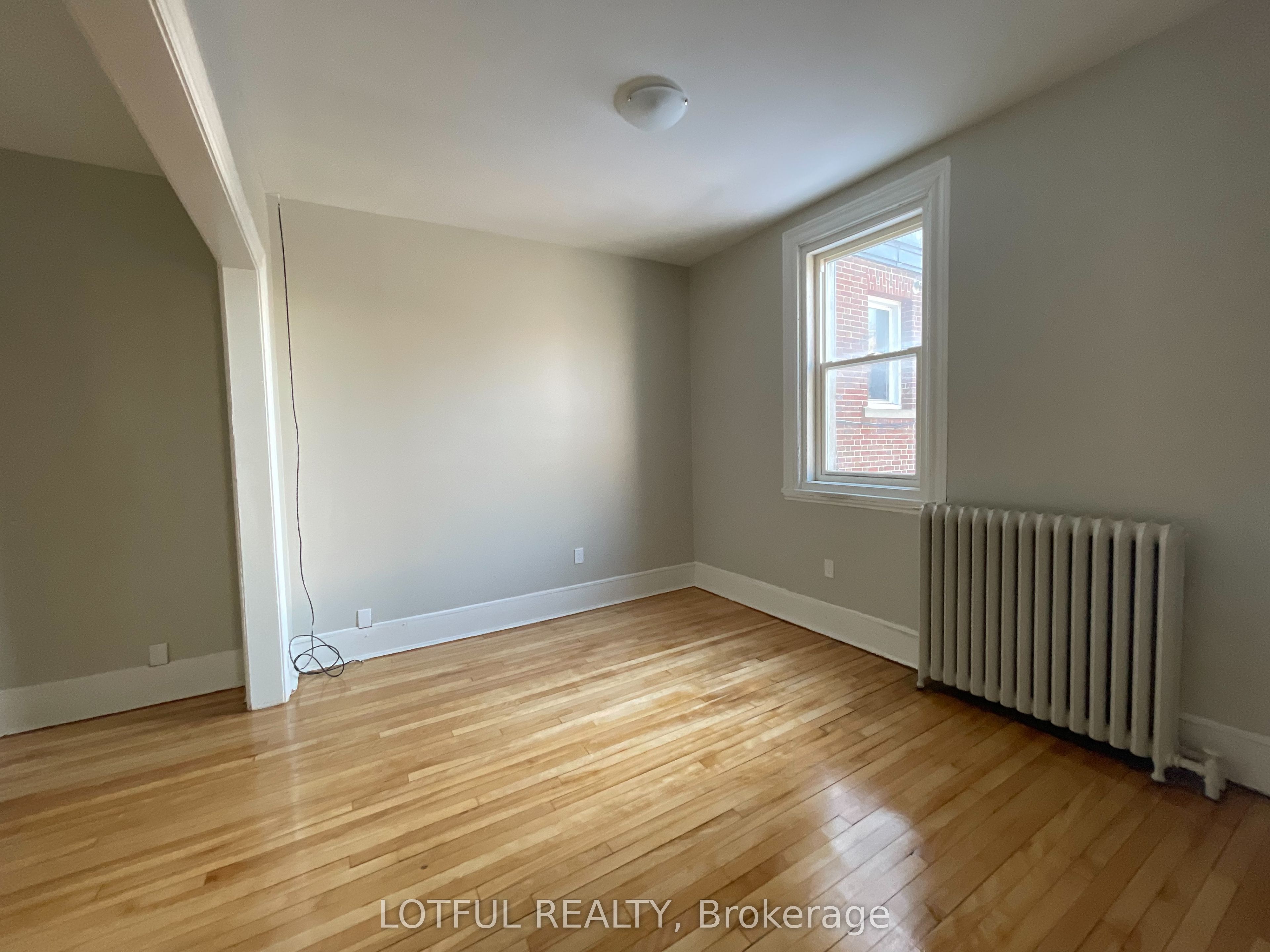 4-1/2 Russell Street E 3, Smiths Falls, ON K7A 1E8 photo 5