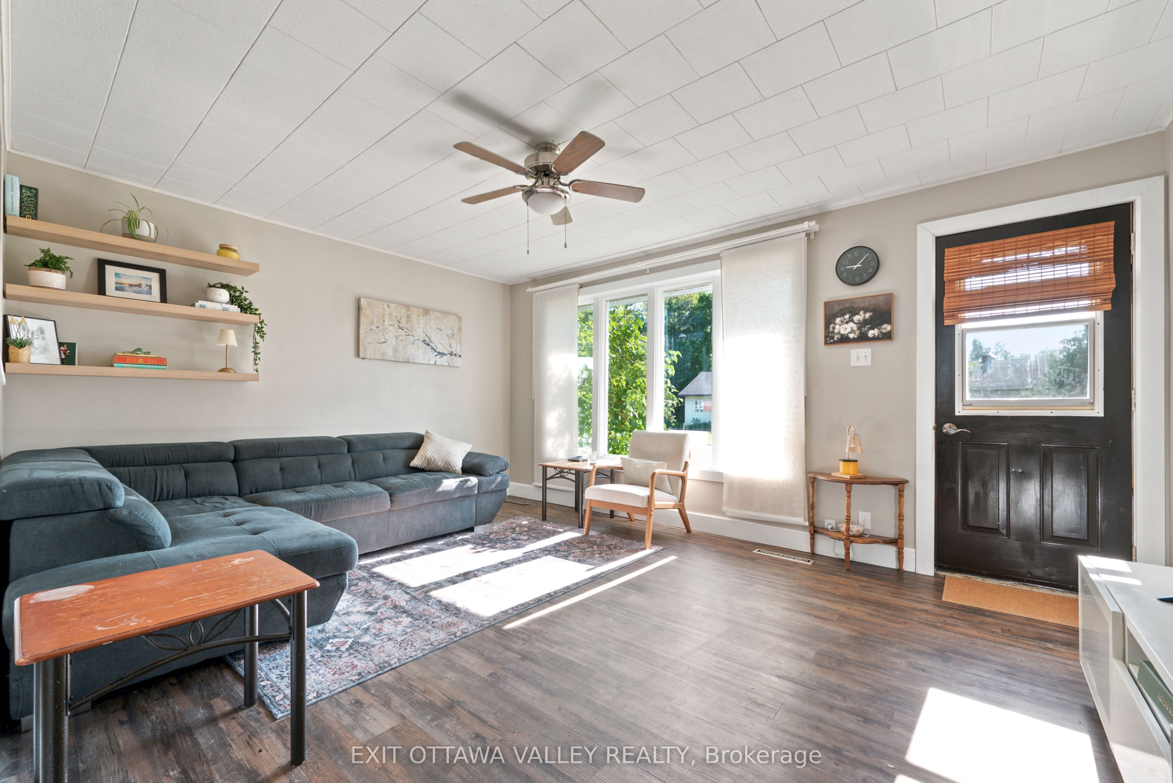 41 Huron Street, Deep River, ON K0J 1P0 photo 2