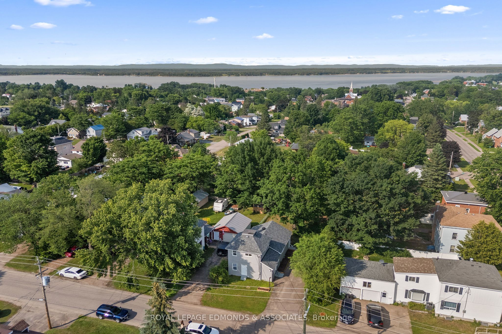 663 Fischer Street, Pembroke, ON K8A 6K4 photo 3