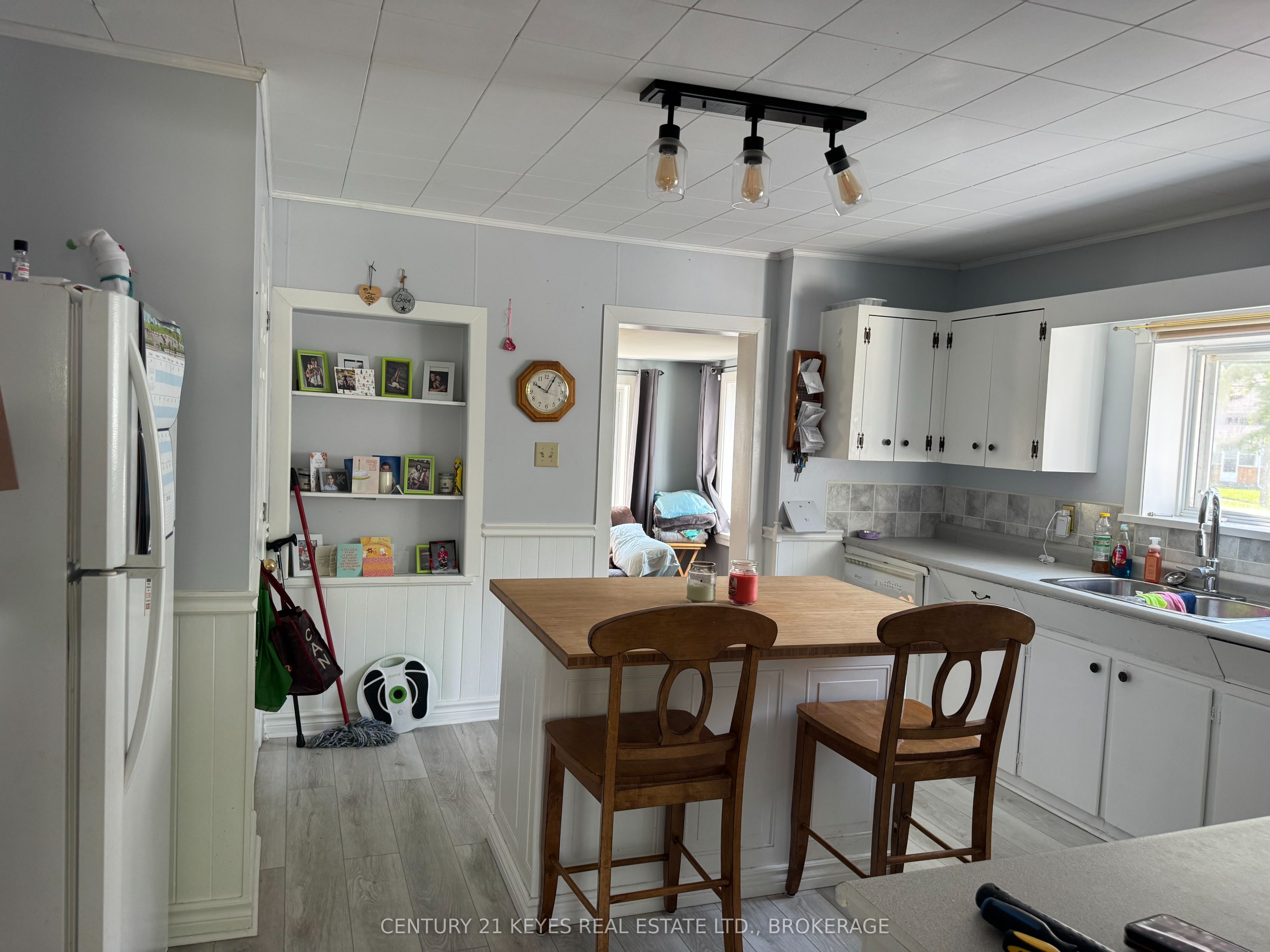 110 Elm Street, Gananoque, ON K7G 2S9 photo 4