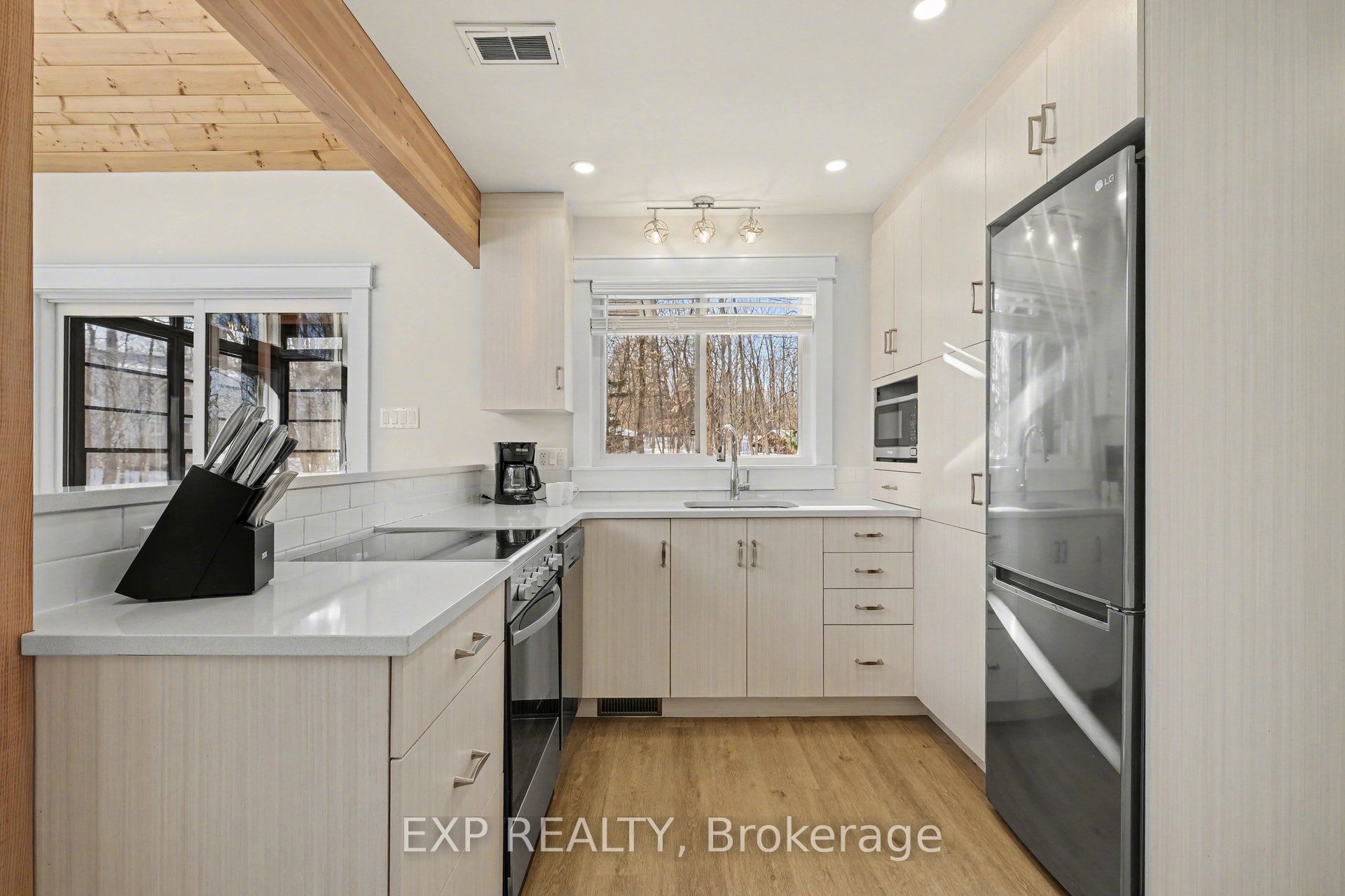 20 Crestview Drive, Greater Madawaska, ON K0J 1H0 photo 5