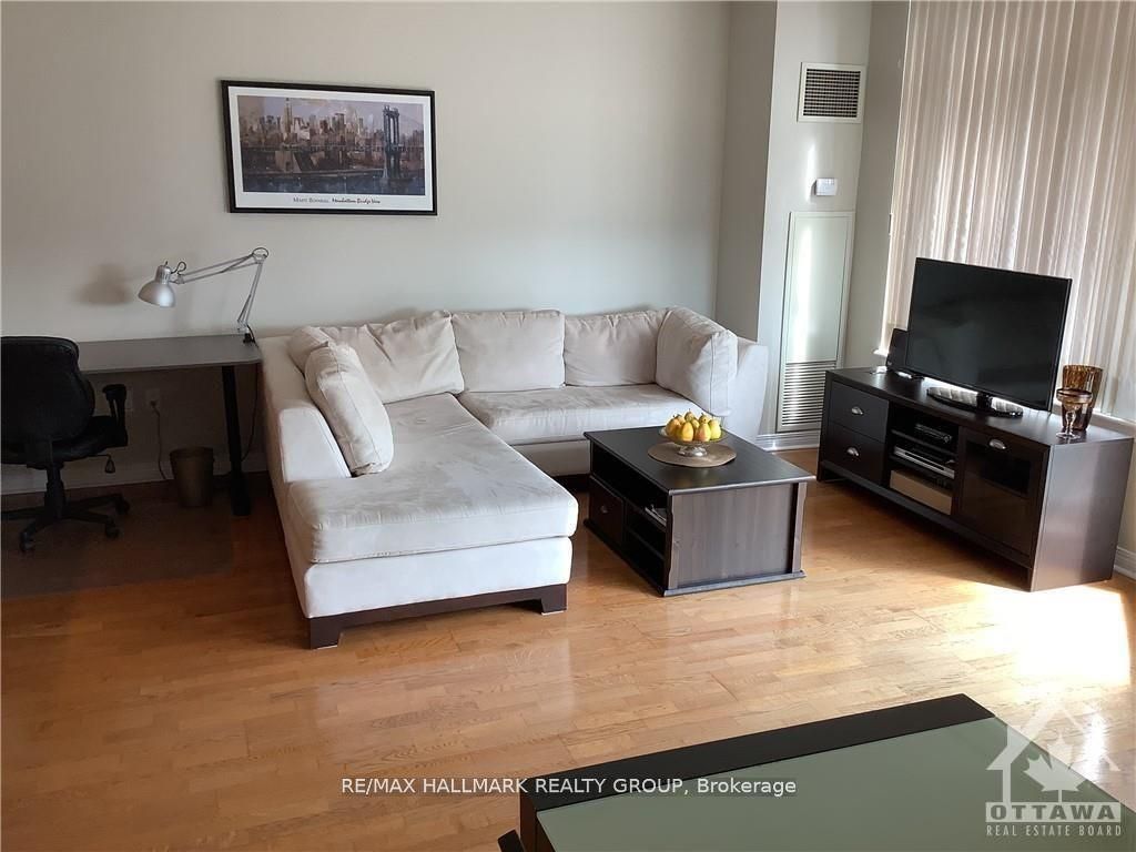 570 Laurier Avenue W 1601, Ottawa Centre, ON K1R 1C8 photo 2