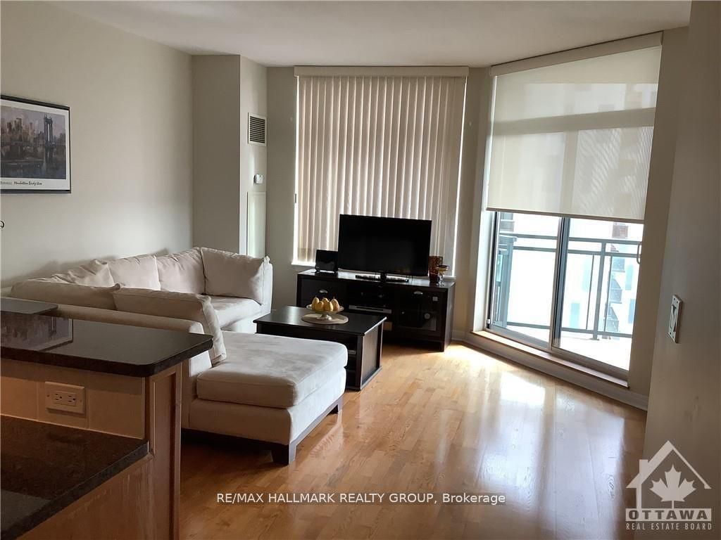 570 Laurier Avenue W 1601, Ottawa Centre, ON K1R 1C8 photo 3