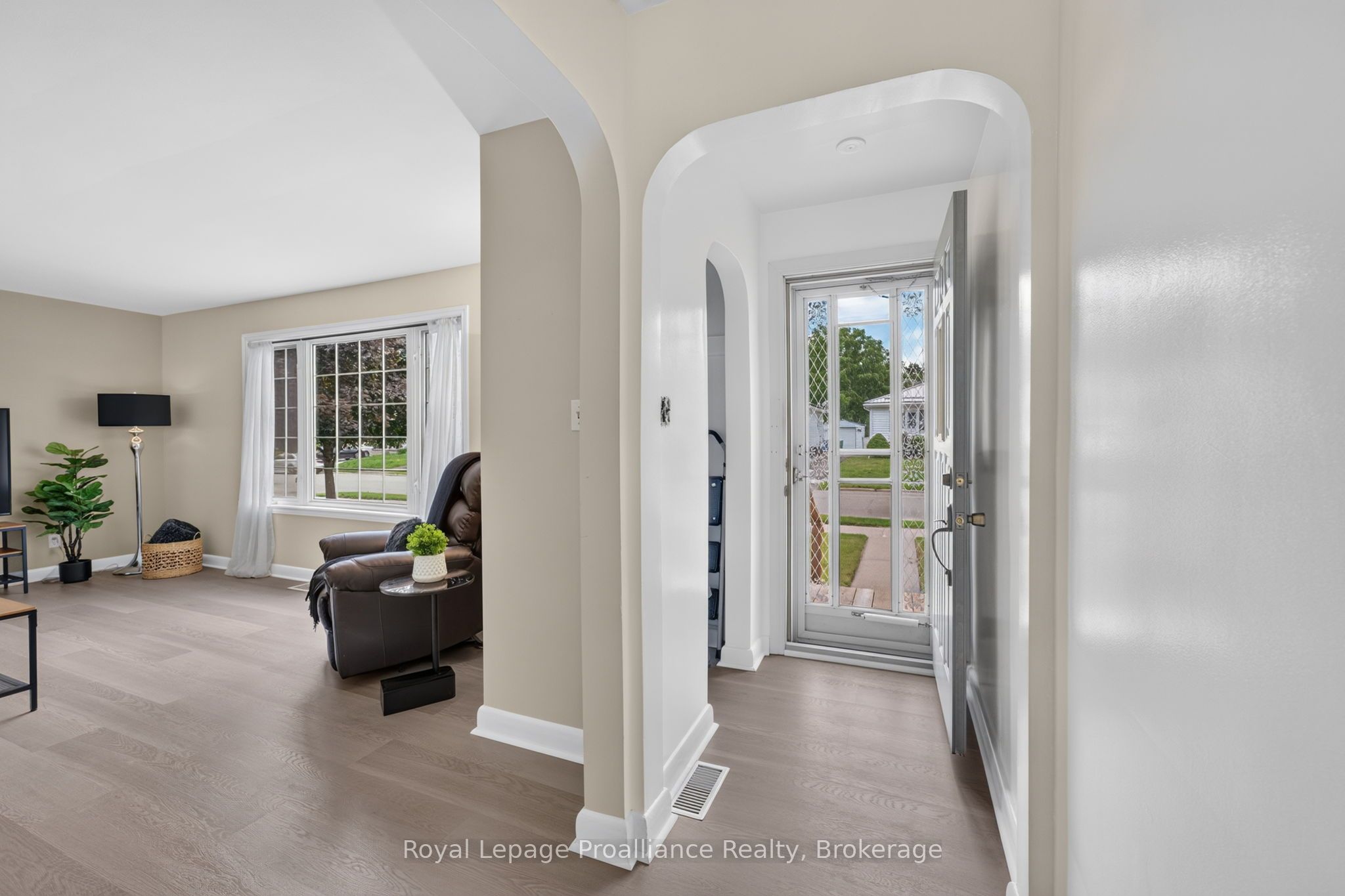 43 Hastings Drive, Belleville, ON K8N 1J4 photo 4