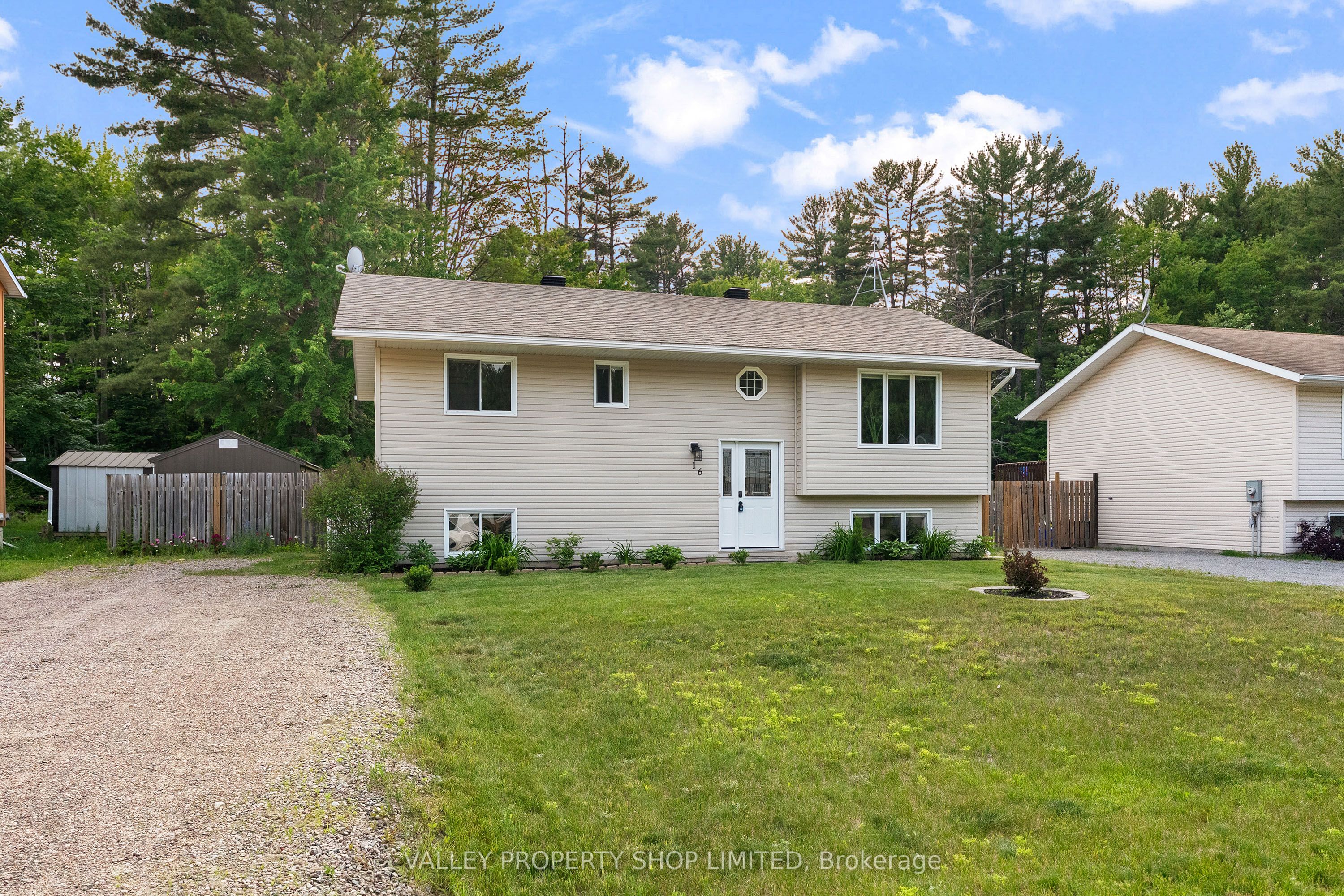 16 Bob Seguin Drive, Laurentian Hills, ON K0J 1J0 photo 2