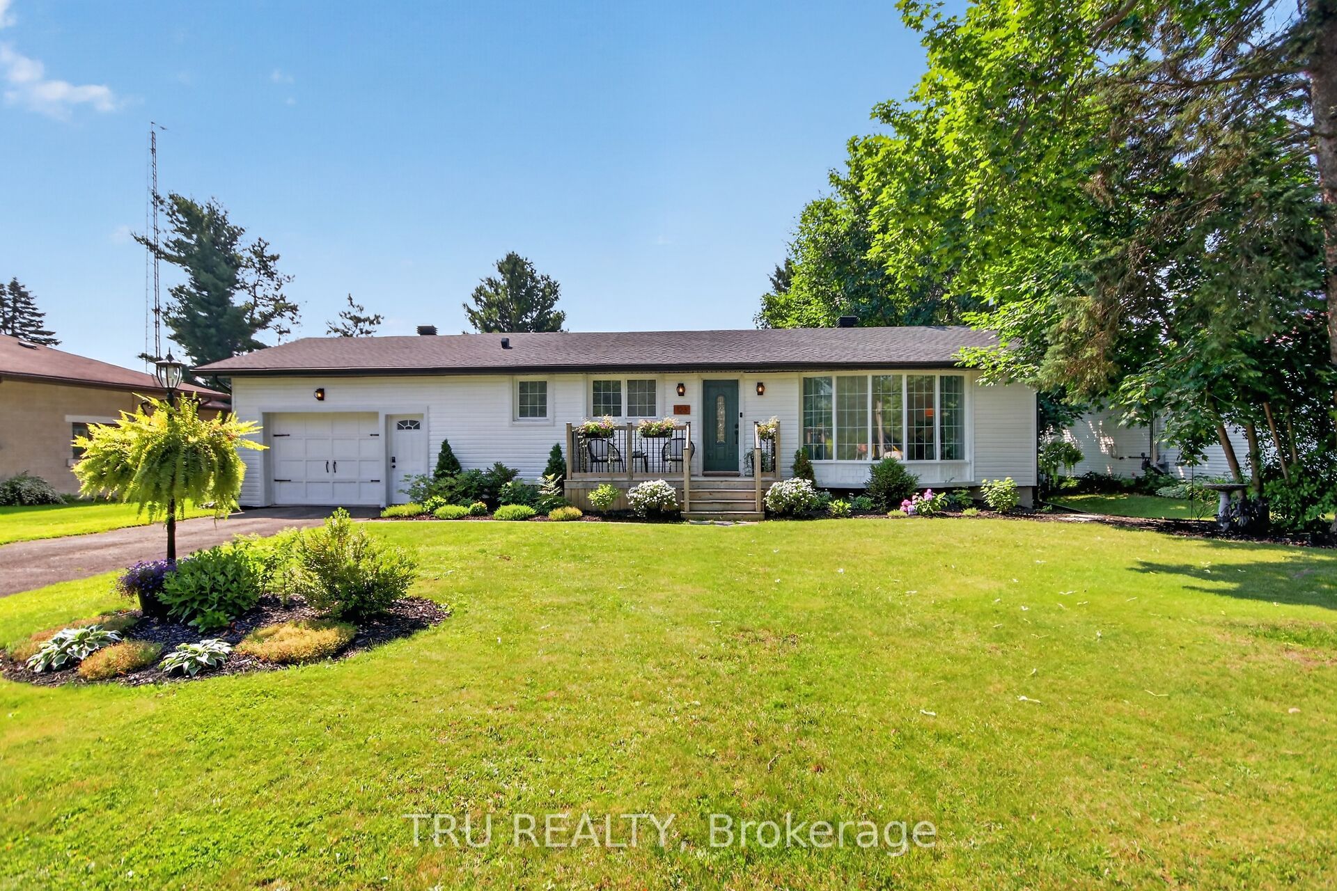 123 Main Street, North Dundas, ON K0A 2R0