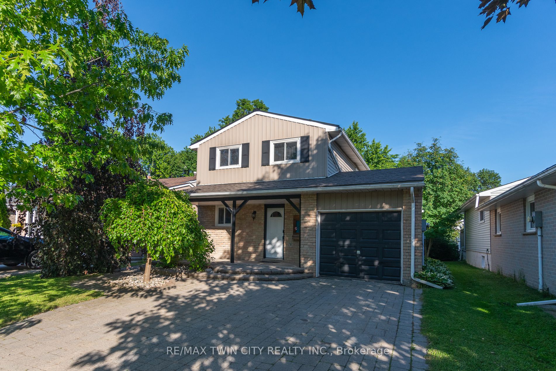 162 Parkside Drive E, Centre Wellington, ON N1M 3E8 photo 2