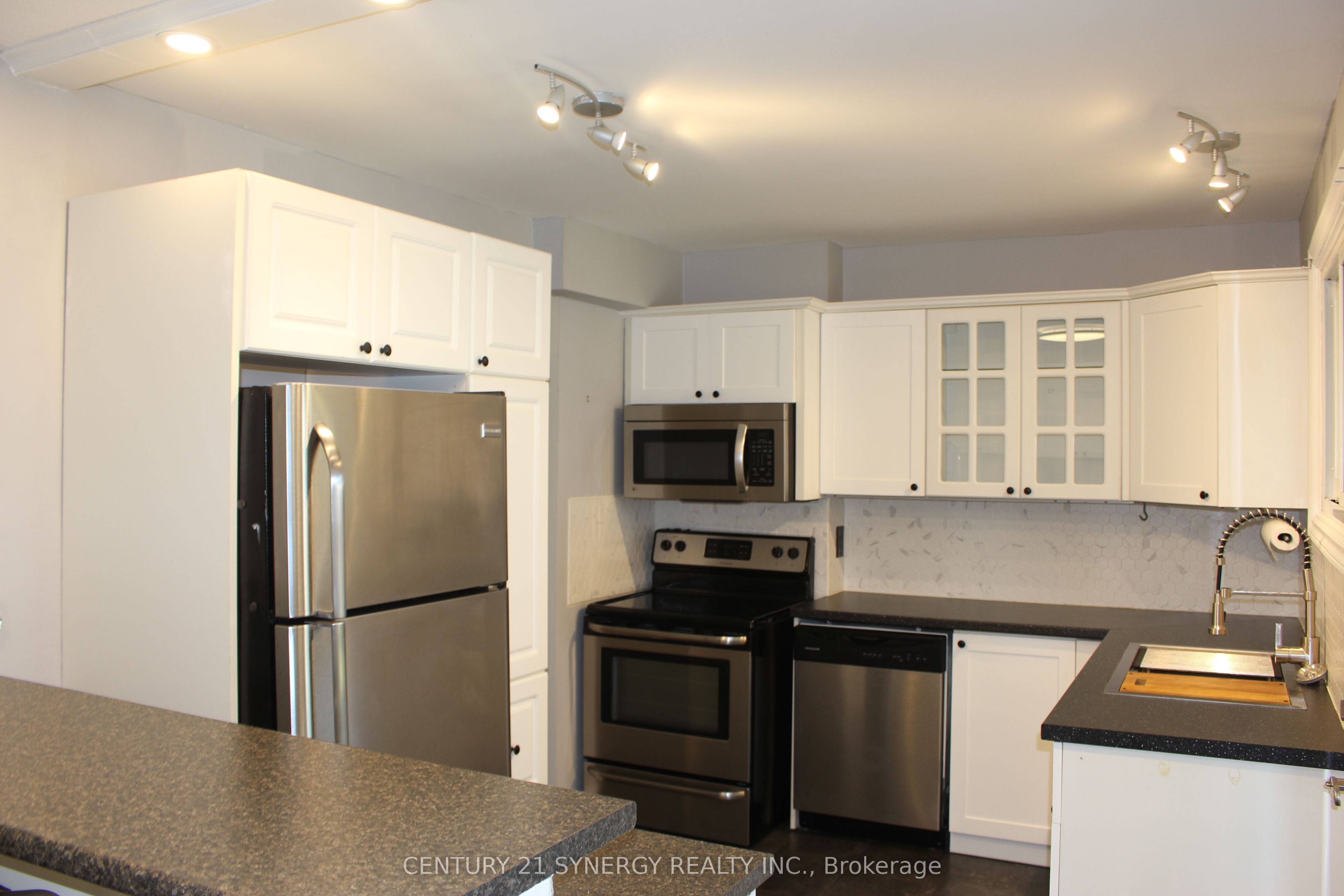 241 Wilfred Crescent, Arnprior, ON K7S 2W8 photo 2