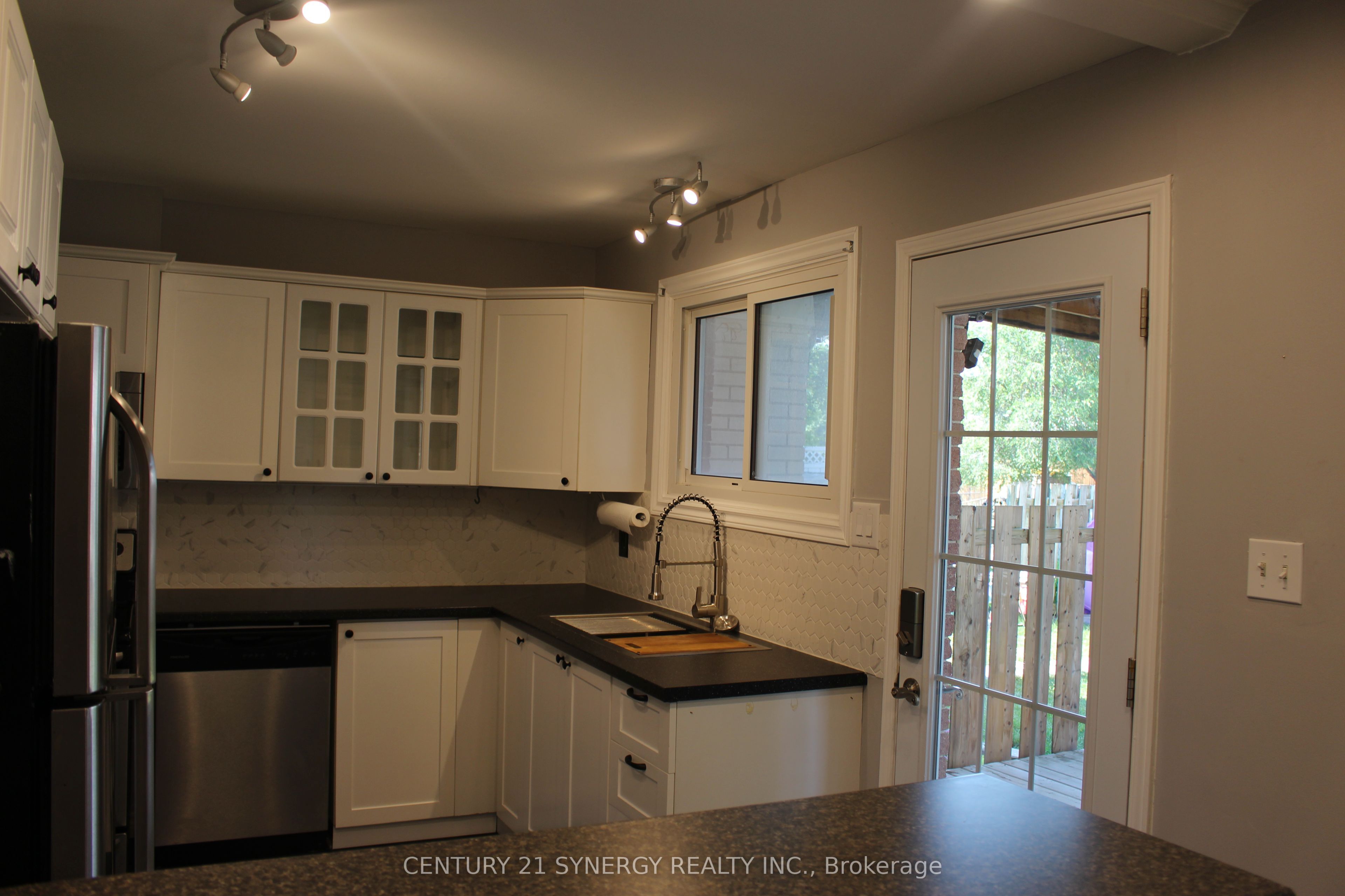 241 Wilfred Crescent, Arnprior, ON K7S 2W8 photo 4