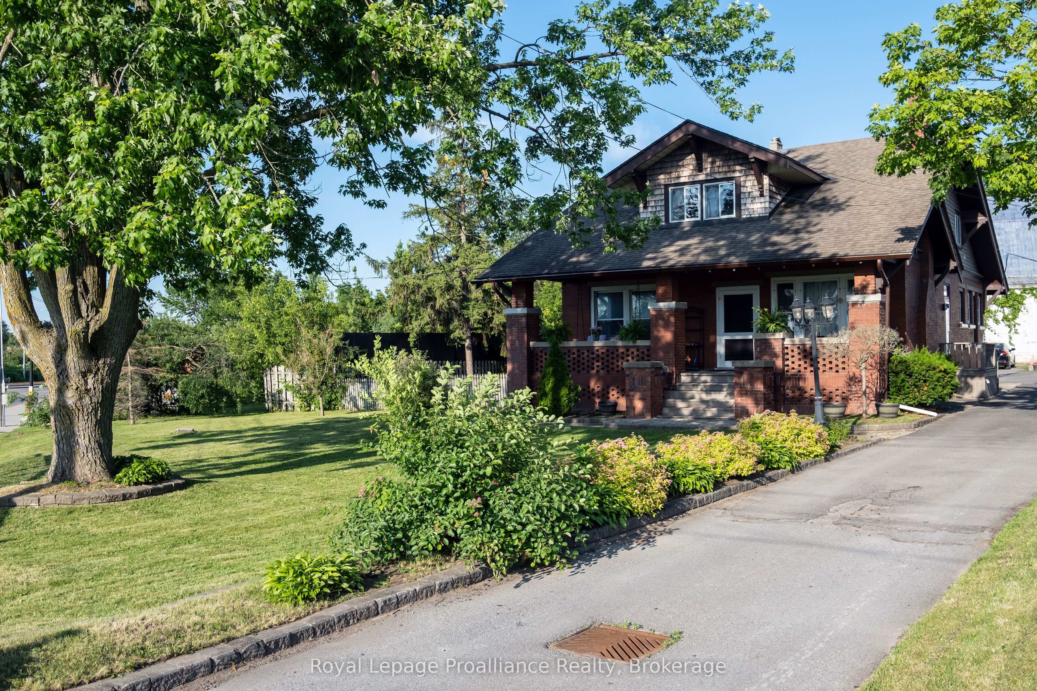 4 Highland Avenue, Belleville, ON K8P 3P9 photo 2