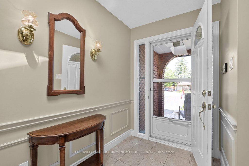 409 Mohawk Road W, Hamilton, ON L9C 1W5 photo 5