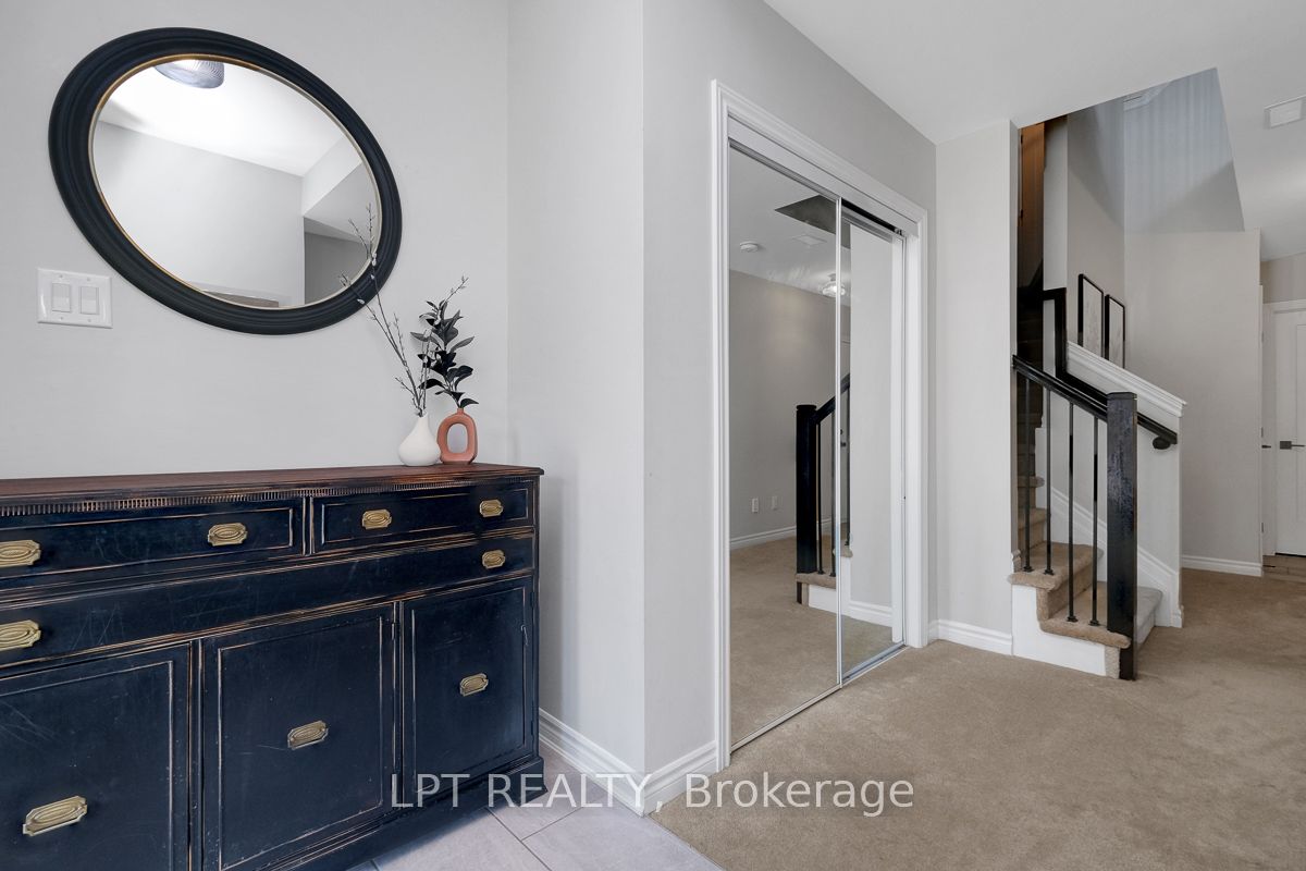 815 Kiniw Private, Manor Park - Cardinal Glen and Area, ON K1K 4Z4 photo 4