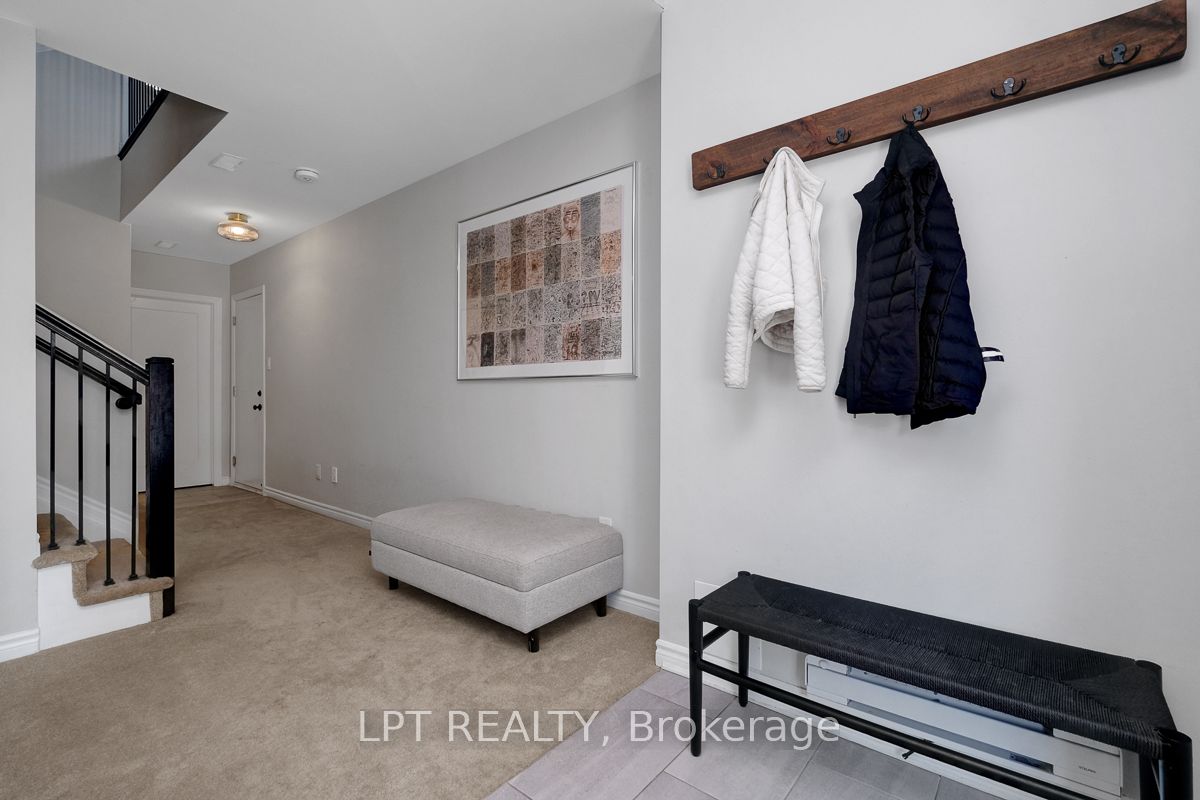 815 Kiniw Private, Manor Park - Cardinal Glen and Area, ON K1K 4Z4 photo 5