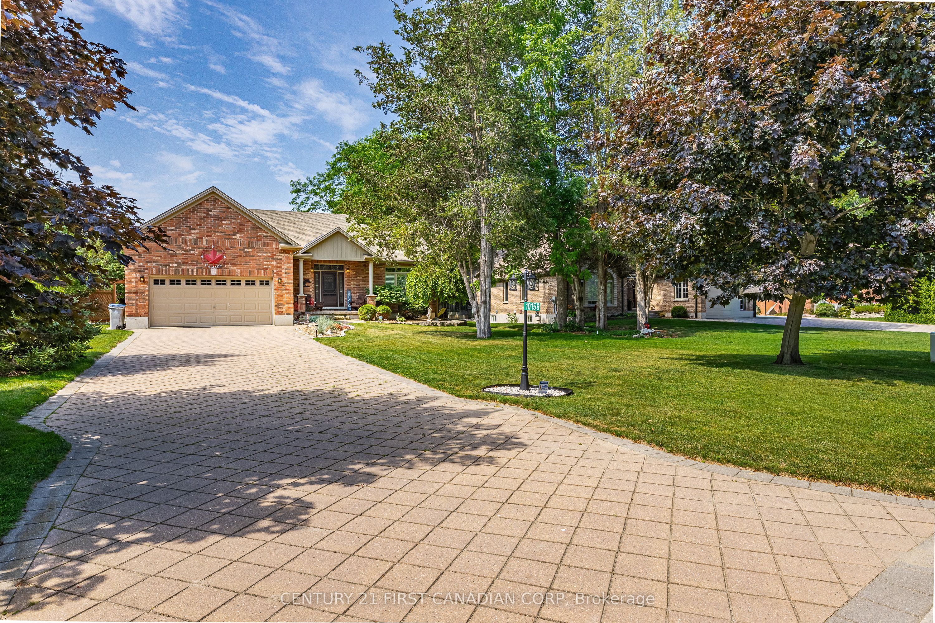 10159 Meadowlily Crescent, Lambton Shores, ON N0M 1T0 photo 2