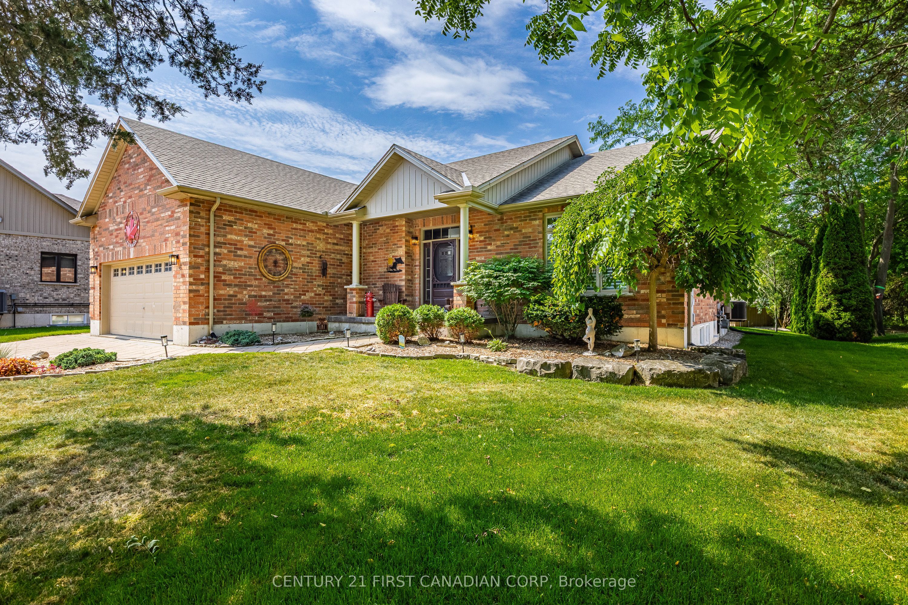 10159 Meadowlily Crescent, Lambton Shores, ON N0M 1T0 photo 4