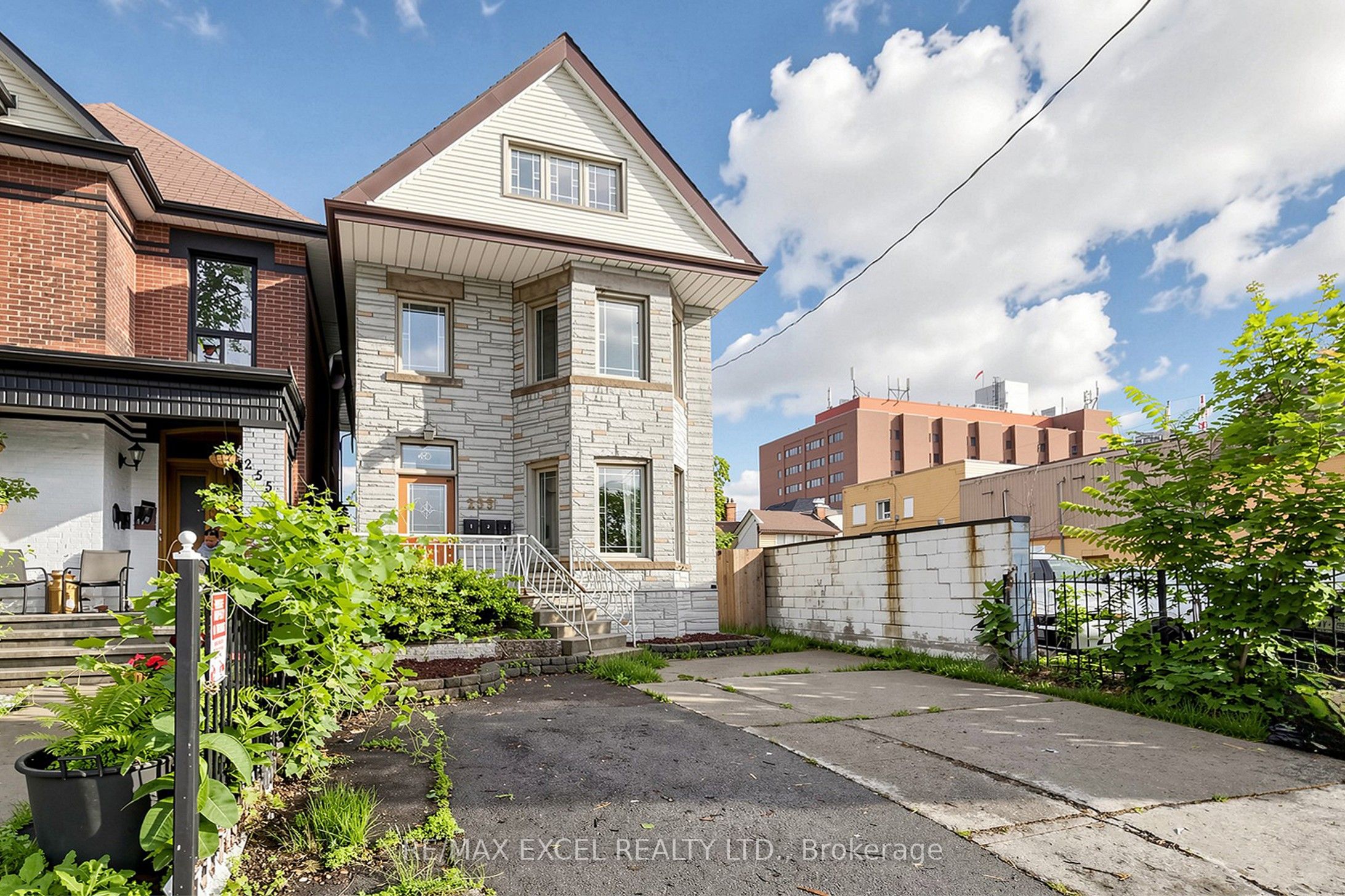 259 Victoria Avenue N Main, Hamilton, ON L8L 5G3