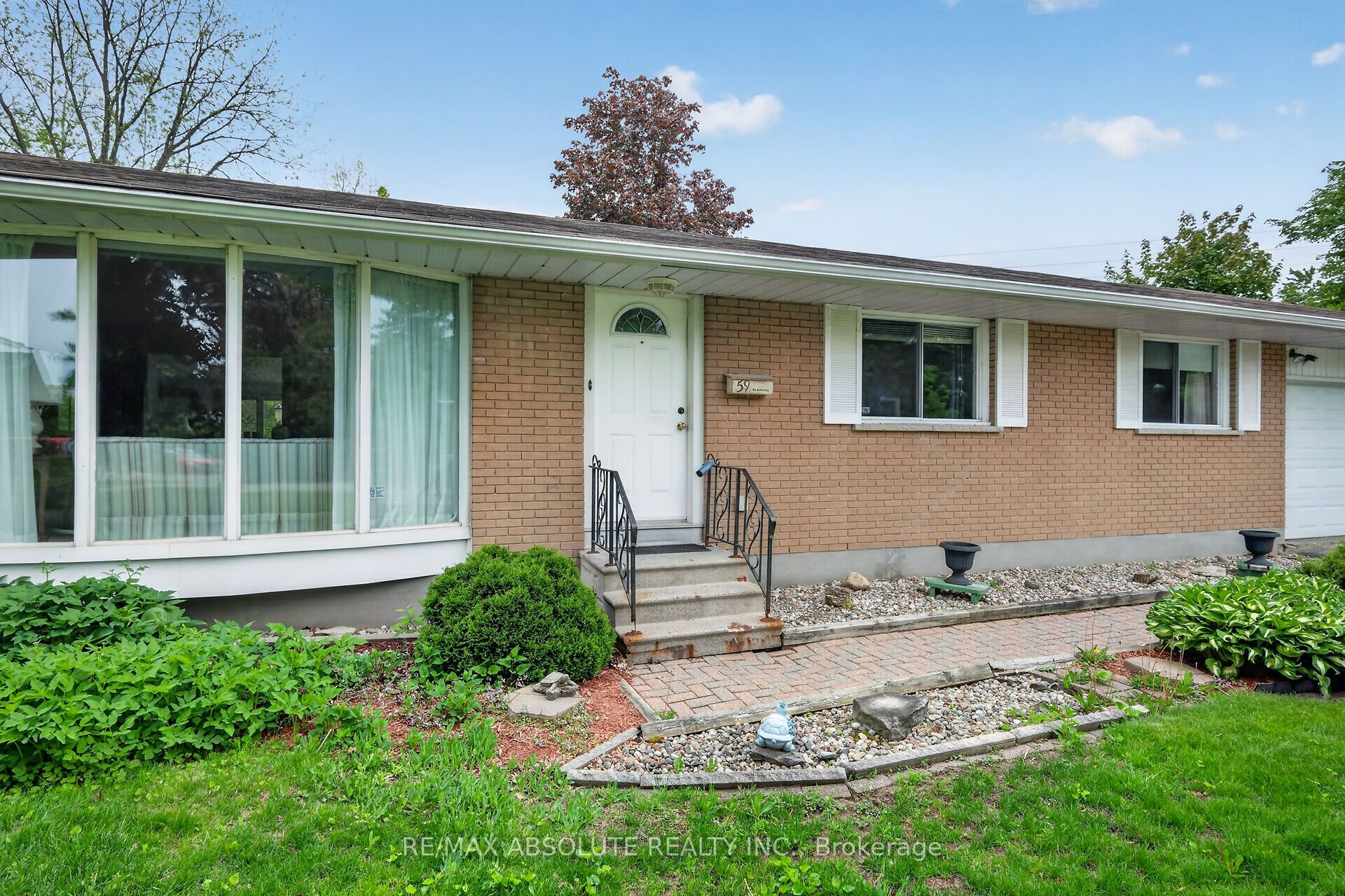 59 Evergreen Drive, Bells Corners and South to Fallowfield, ON K2H 6C5 photo 2