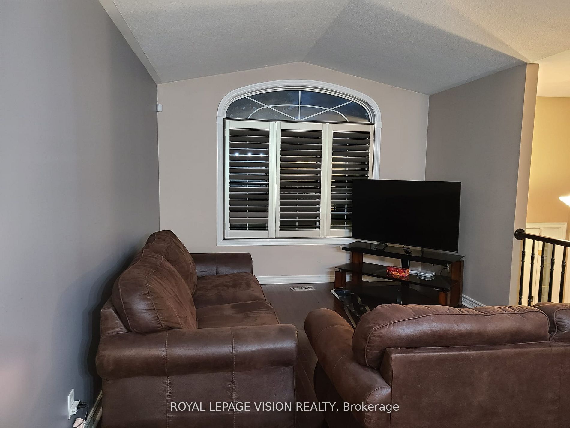 8001 Woodsview Crescent Main, Niagara Falls, ON L2H 3E9 photo 4