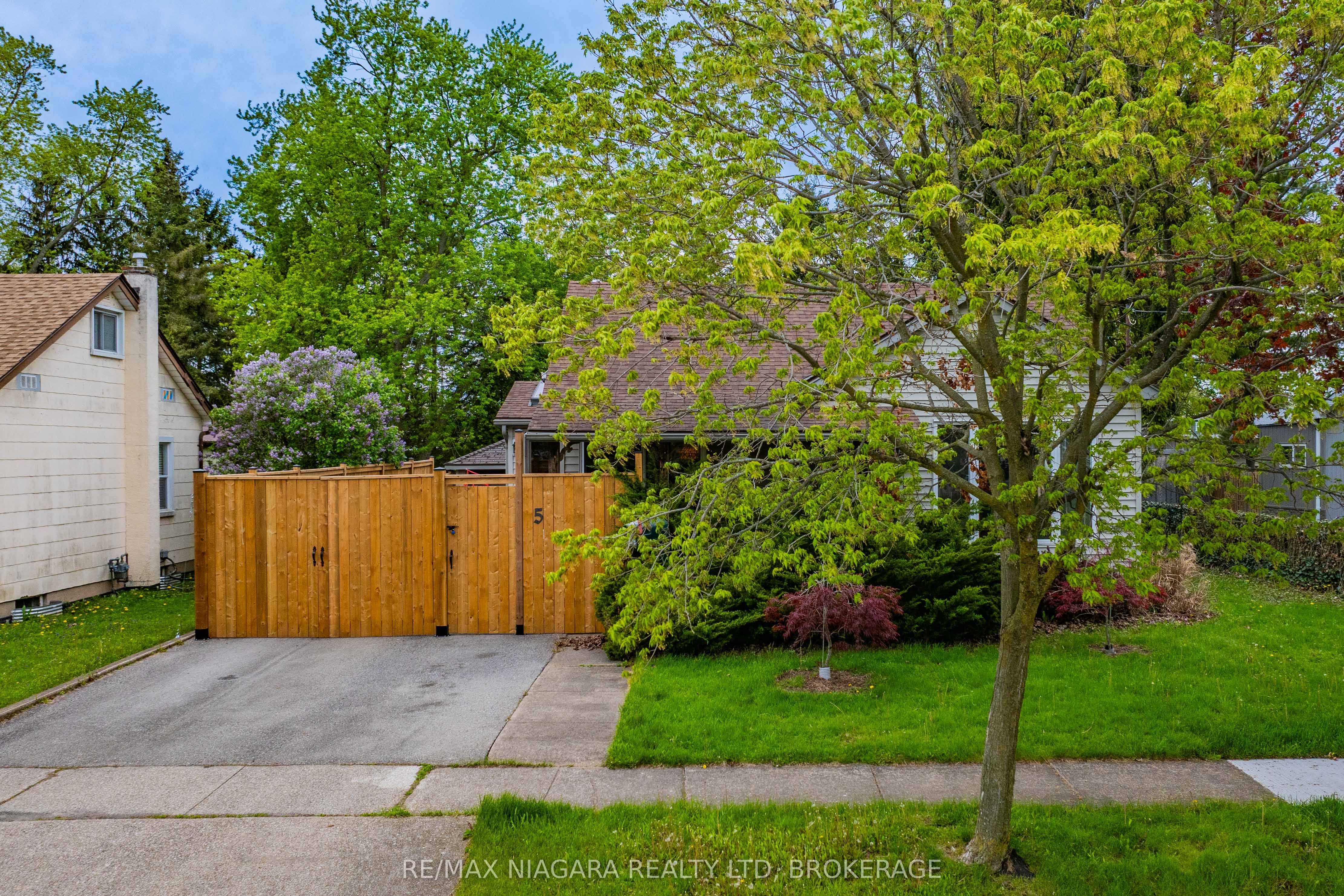 5 VERNE Avenue, Welland, ON L3C 6P8