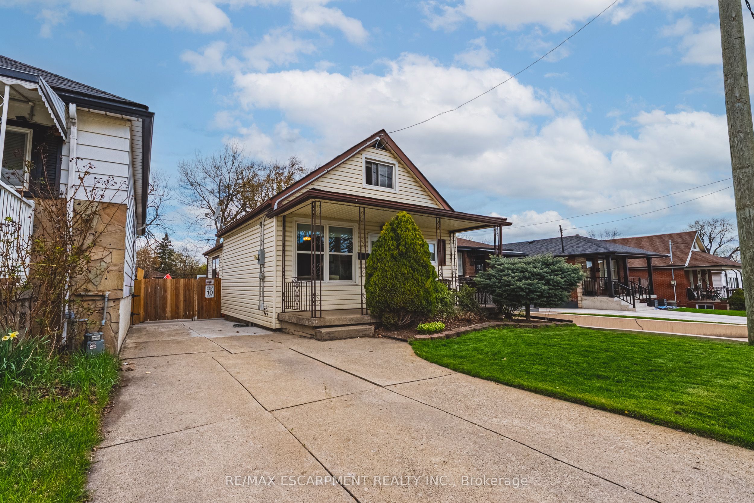 161 Ivon Avenue, Hamilton, ON L8H 5S7
