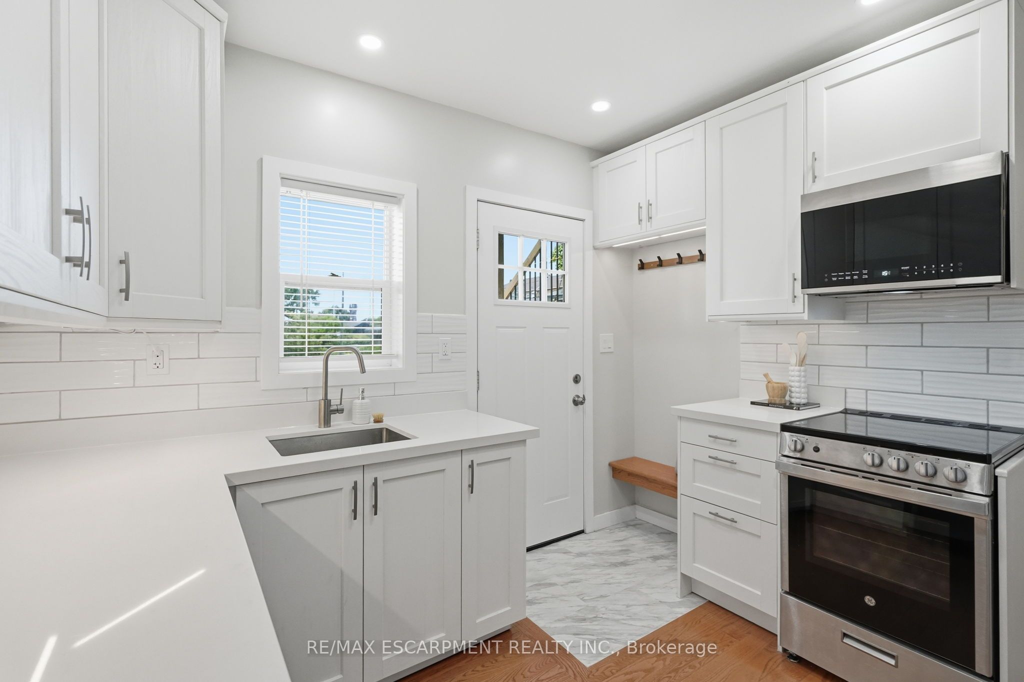 410 Beach Boulevard, Hamilton, ON L8H 6W7 photo 5