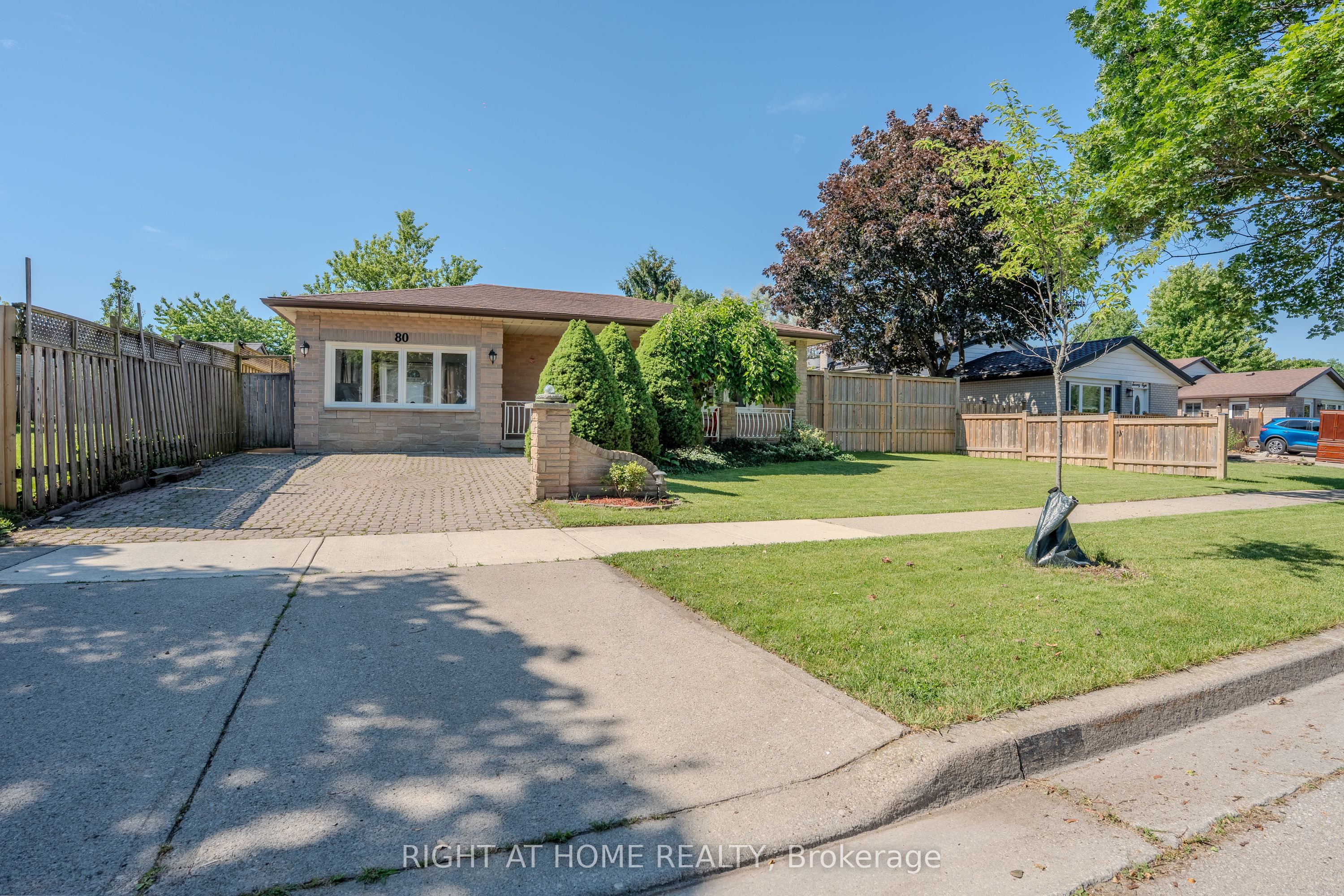 80 Chilton Drive, Hamilton, ON L8J 1M4 photo 2