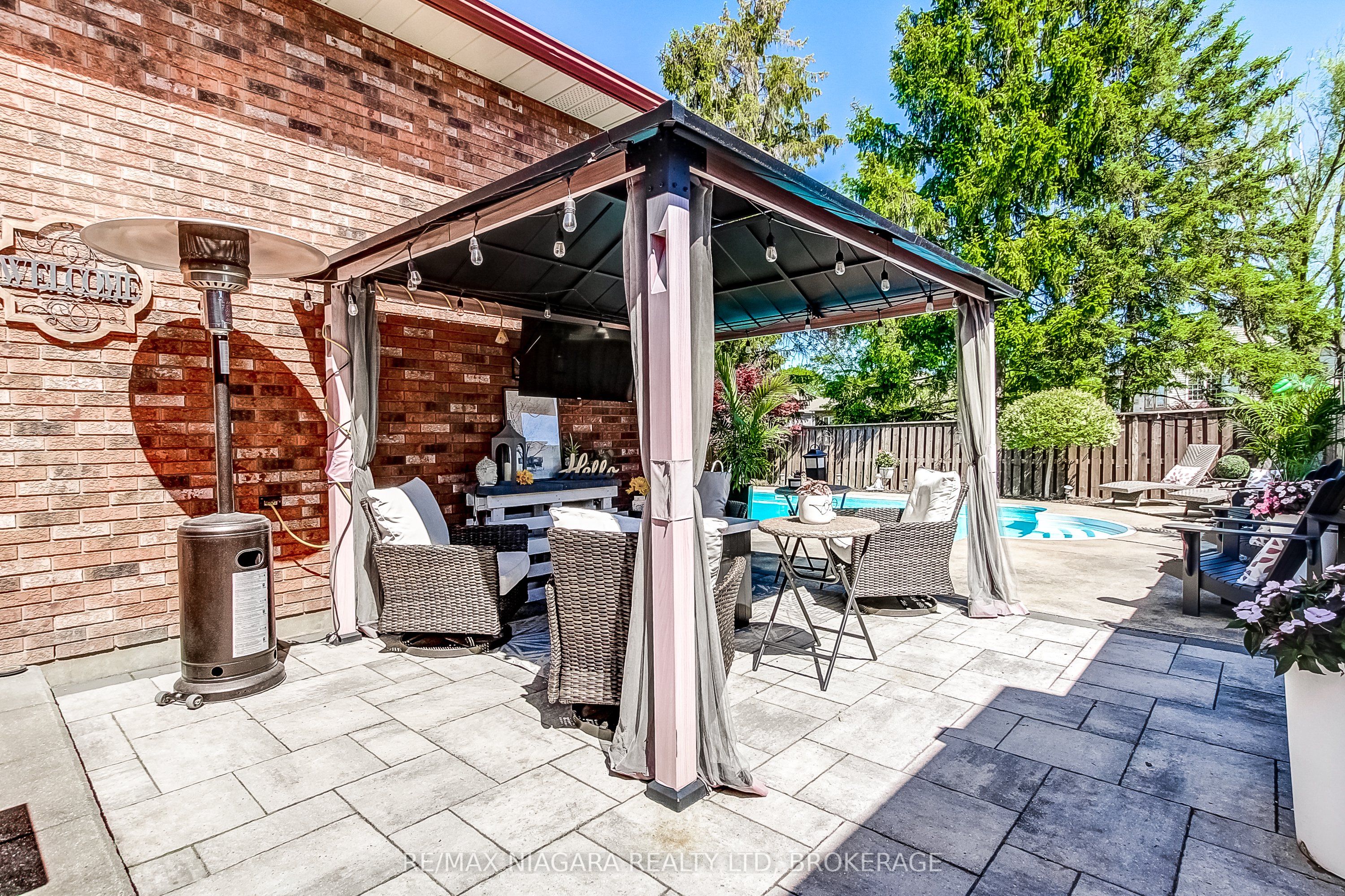 104 Whiteoak Crescent, Welland, ON L3C 6E6 photo 5