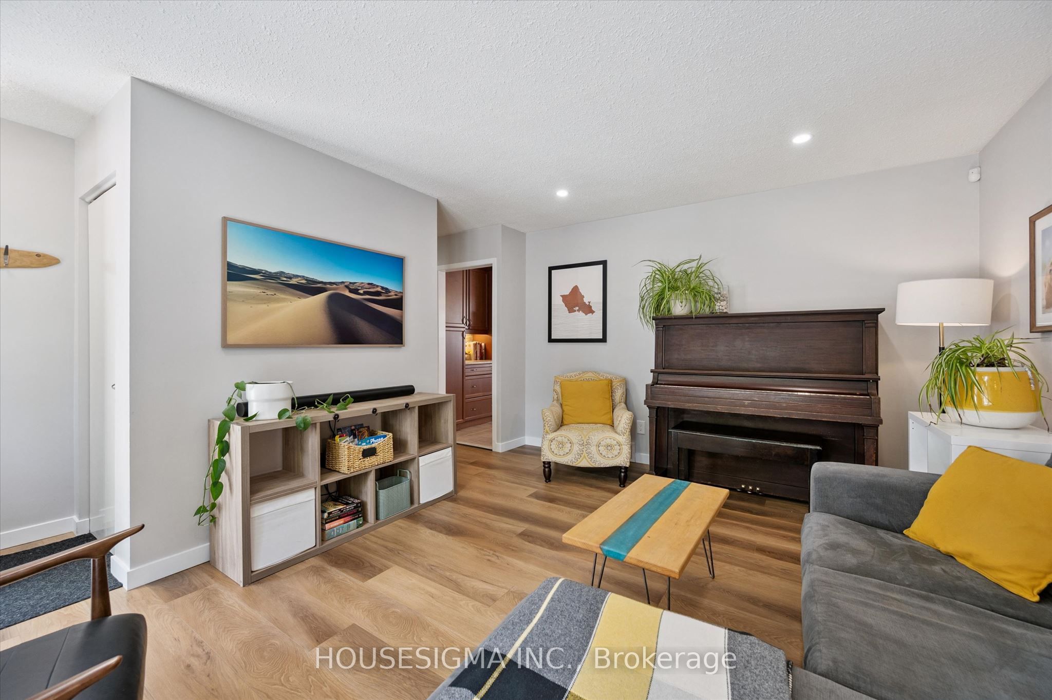 2 Keewatin Avenue, Kitchener, ON N2B 3L5