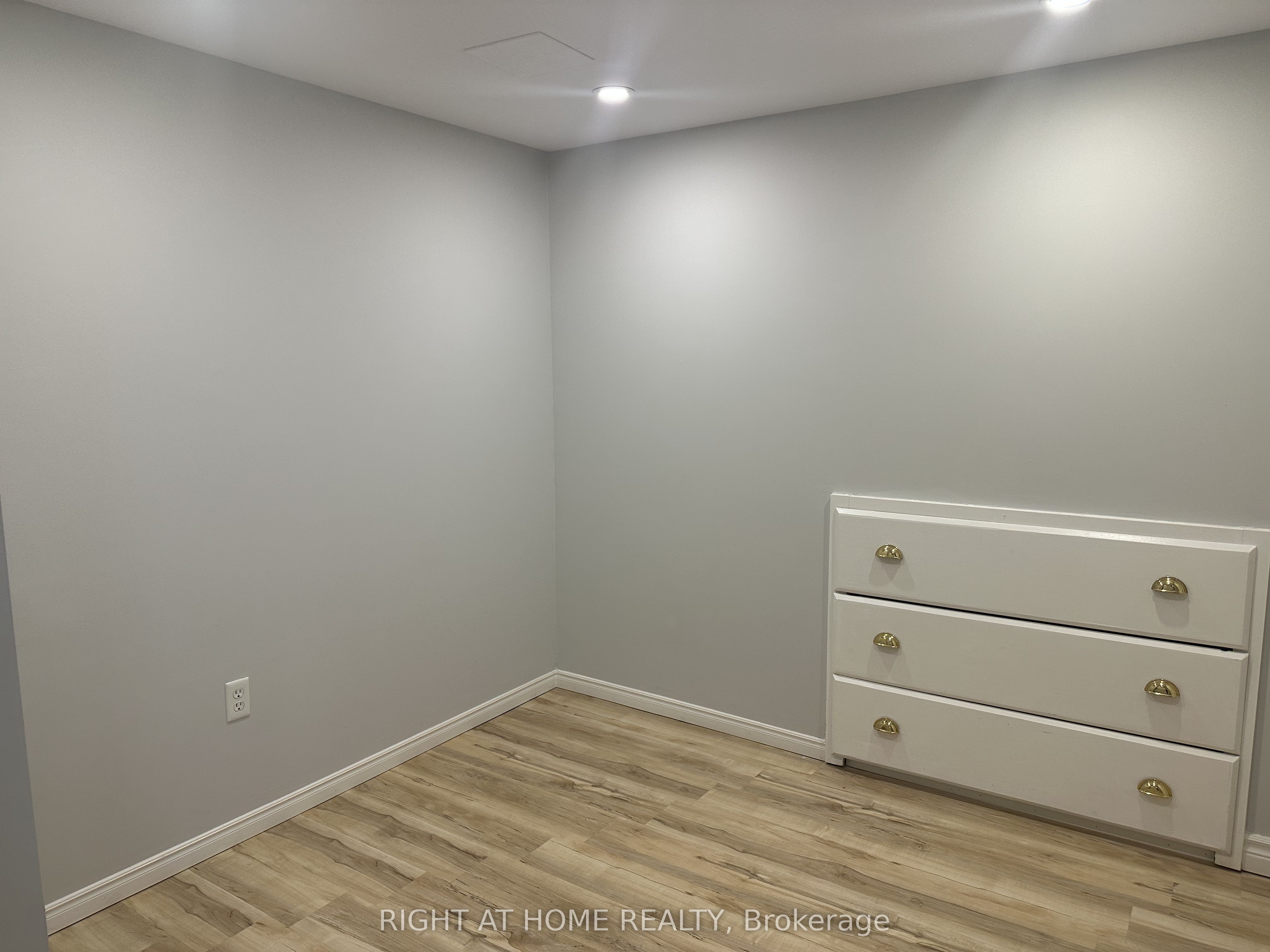 39 Distin Drive, Hamilton, ON L9A 5K4 photo 2