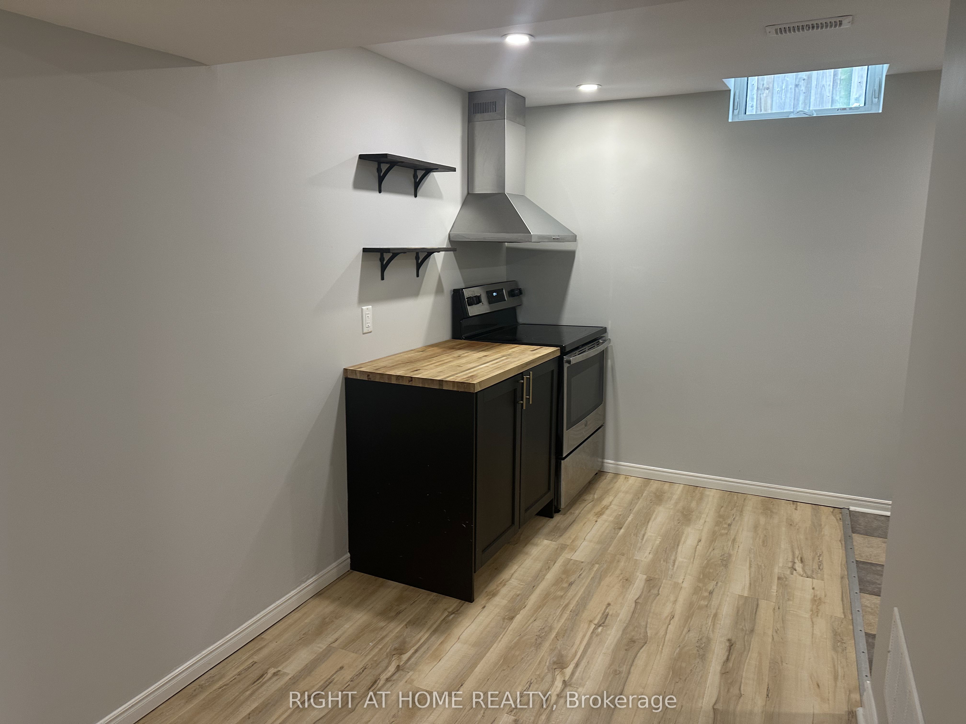 39 Distin Drive, Hamilton, ON L9A 5K4 photo 3