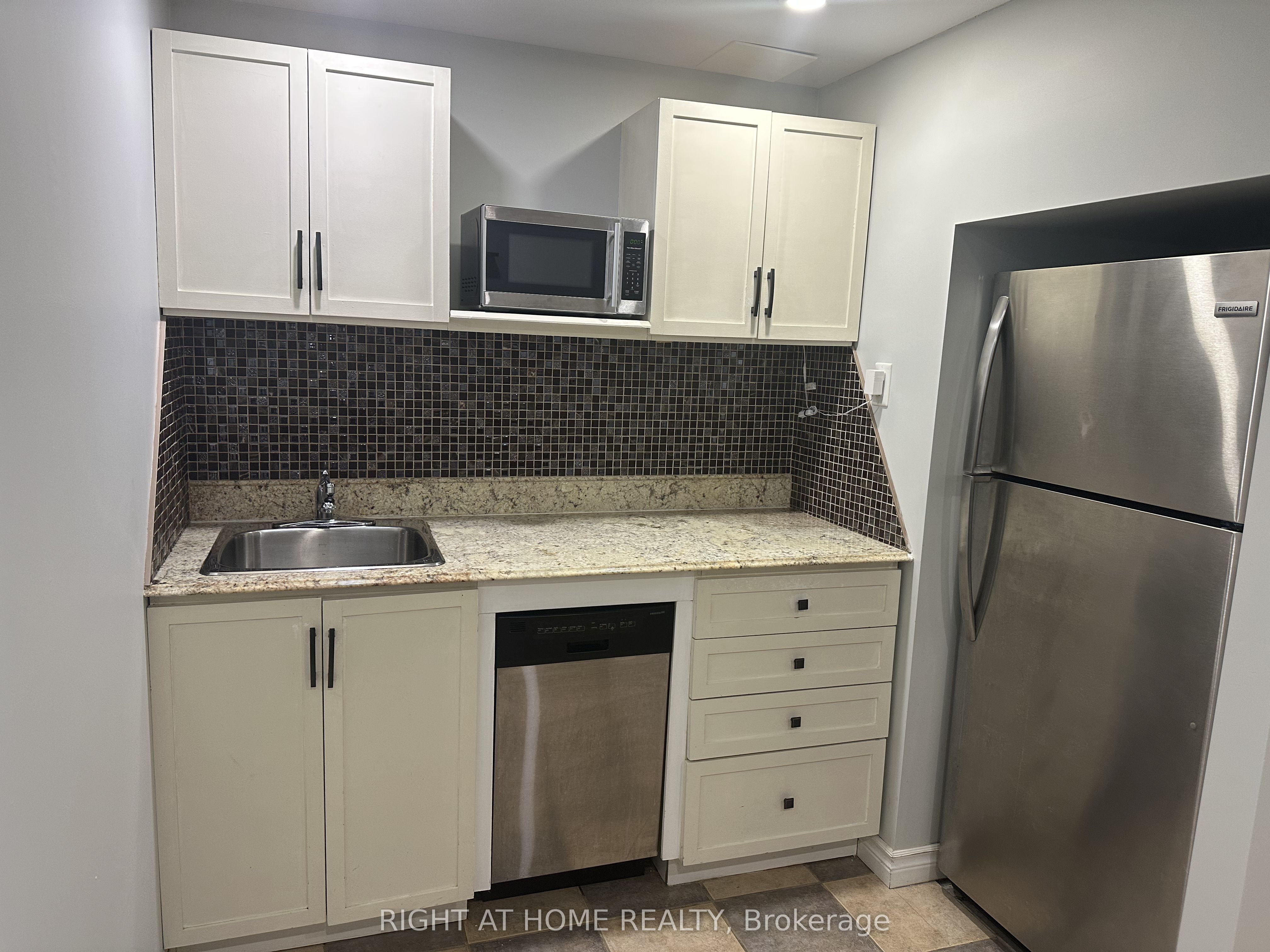 39 Distin Drive, Hamilton, ON L9A 5K4 photo 4