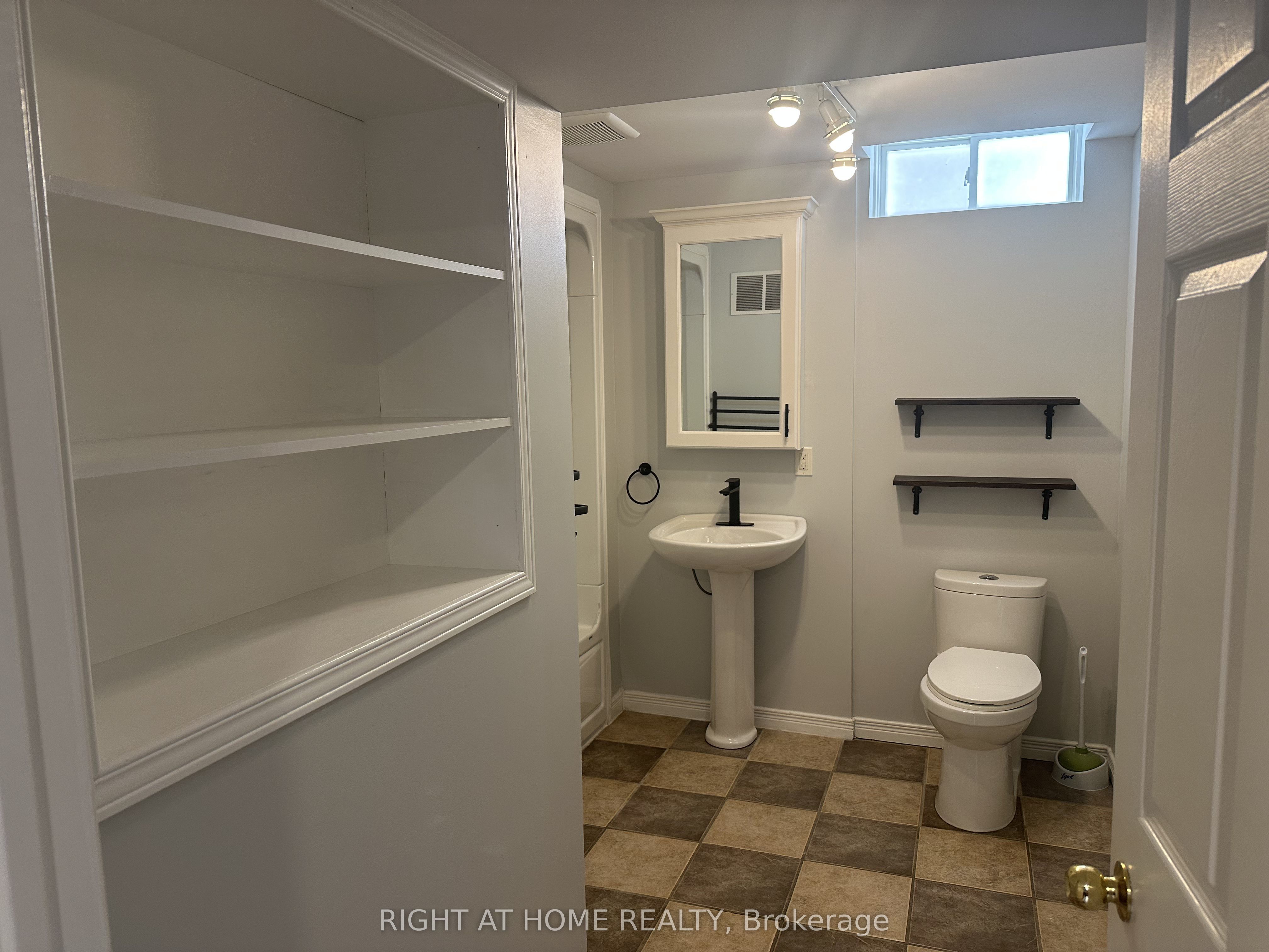 39 Distin Drive, Hamilton, ON L9A 5K4 photo 5