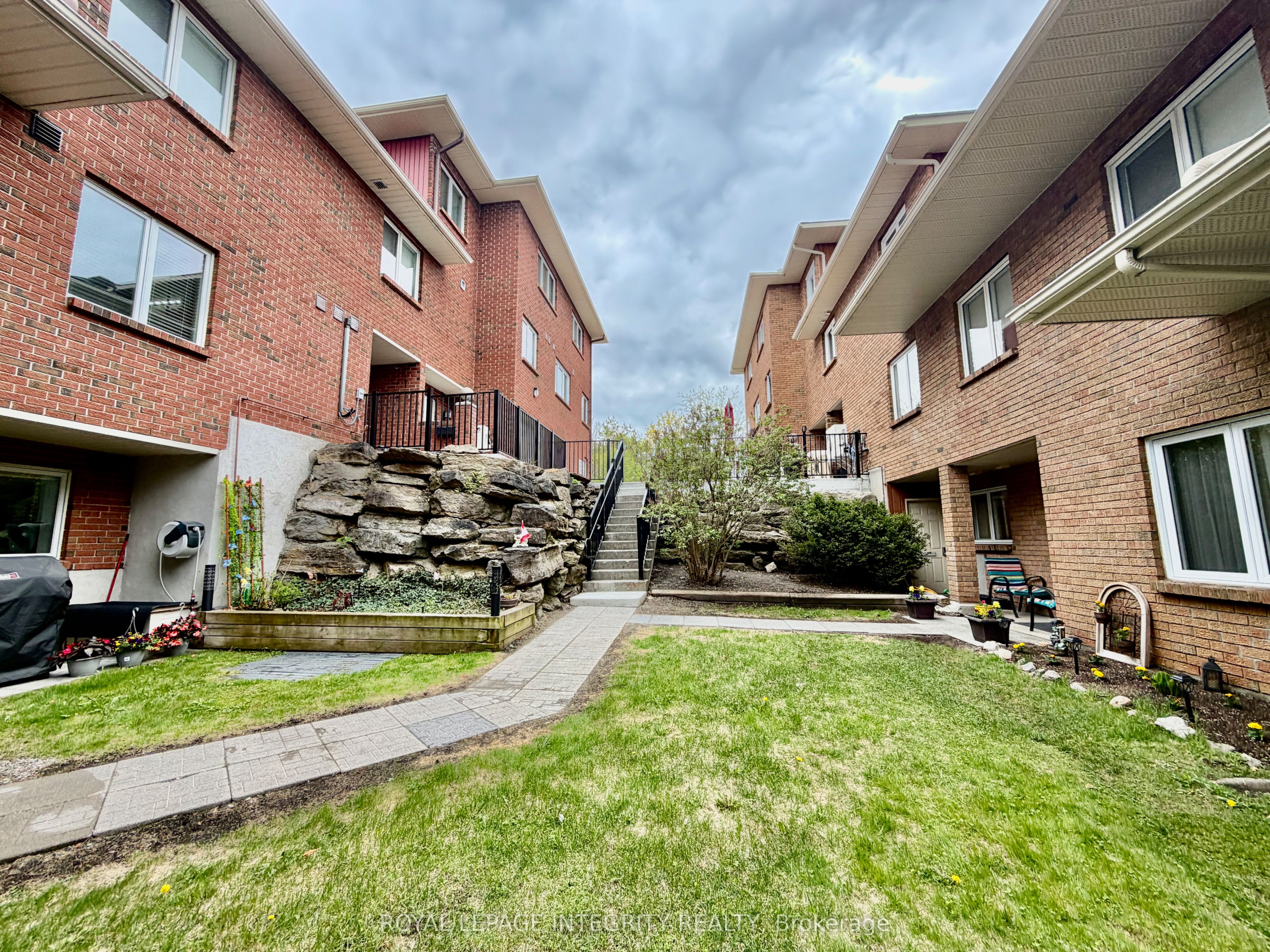 403 Stratas Circuit 26, Kanata, ON K2L 3K6 photo 2