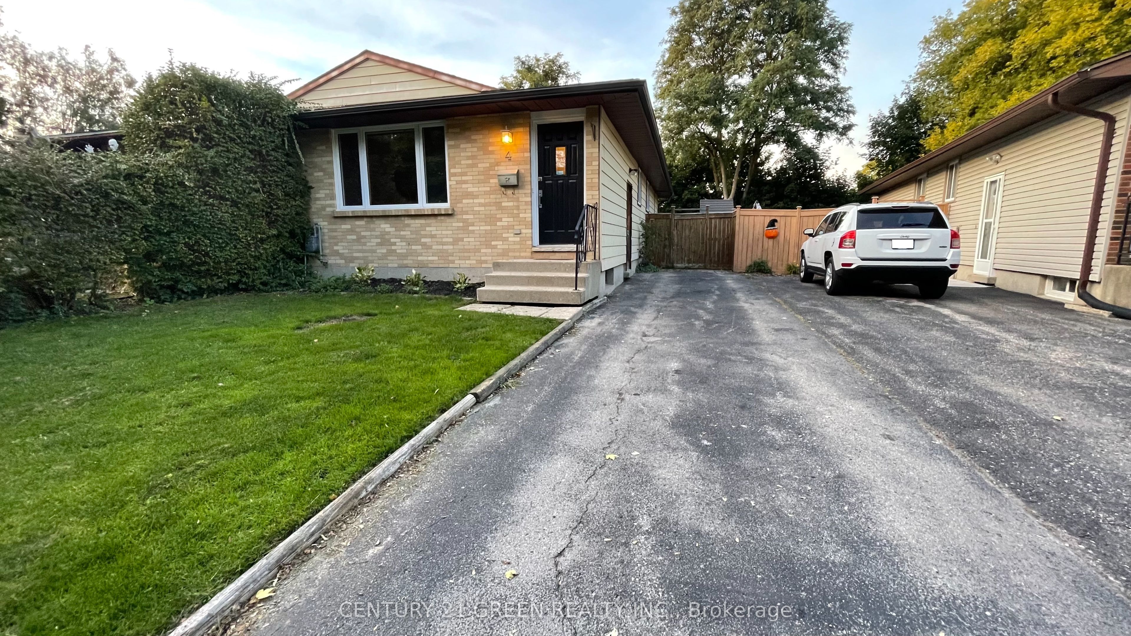 4 WENLOCK Crescent, London North, ON N6G 3B6 photo 2