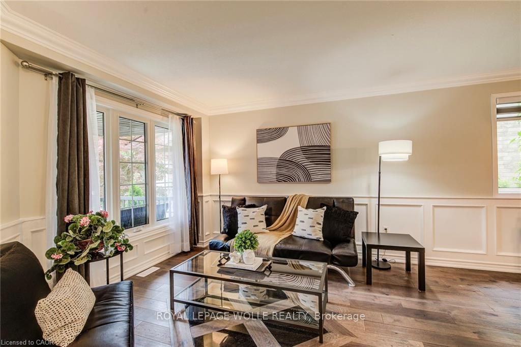 182 Kerwood Drive, Cambridge, ON N3C 4H7 photo 3